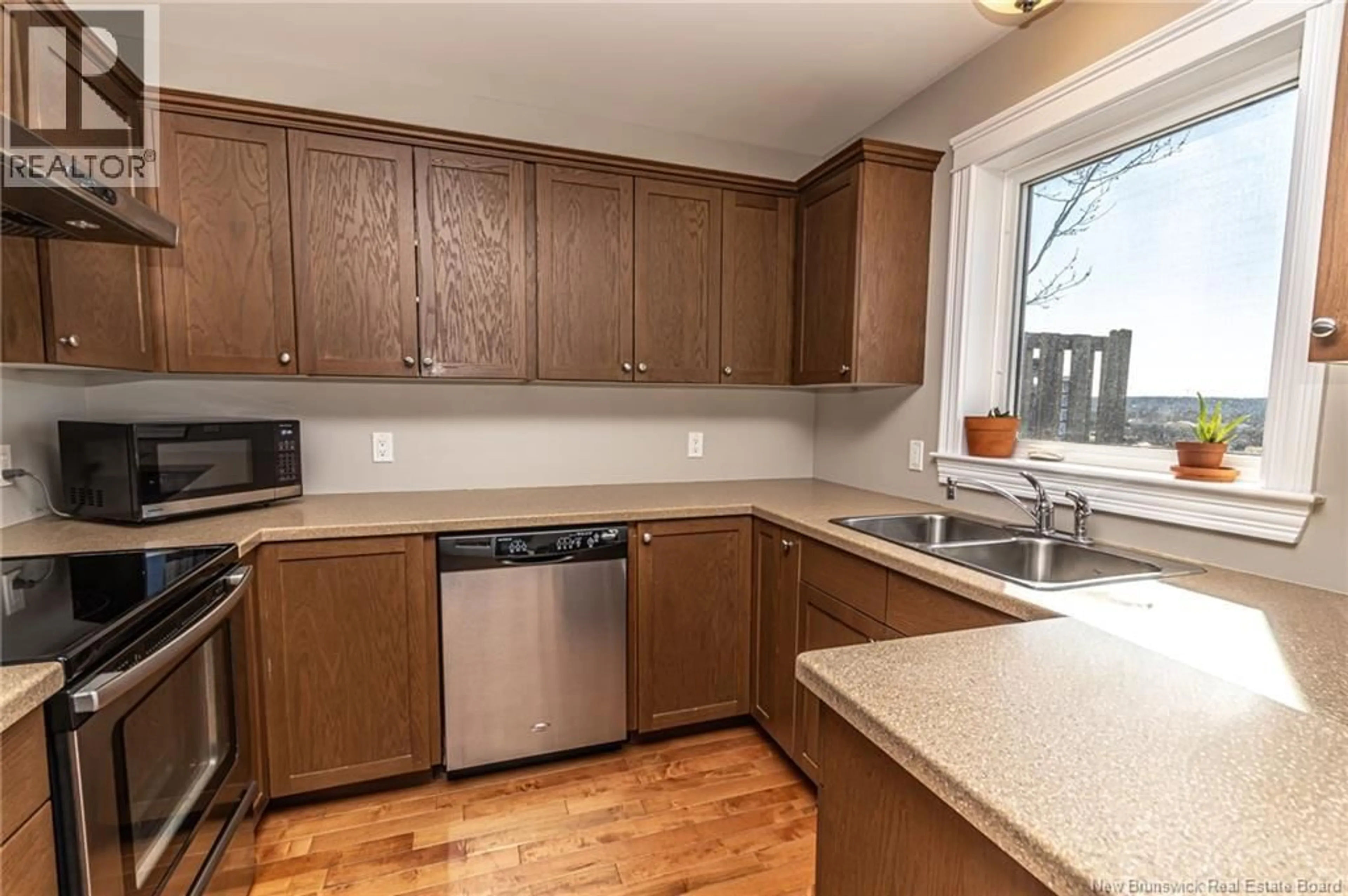 Standard kitchen, wood/laminate floor for 16 BROWNSTONE LANE, Fredericton New Brunswick E3A9G3