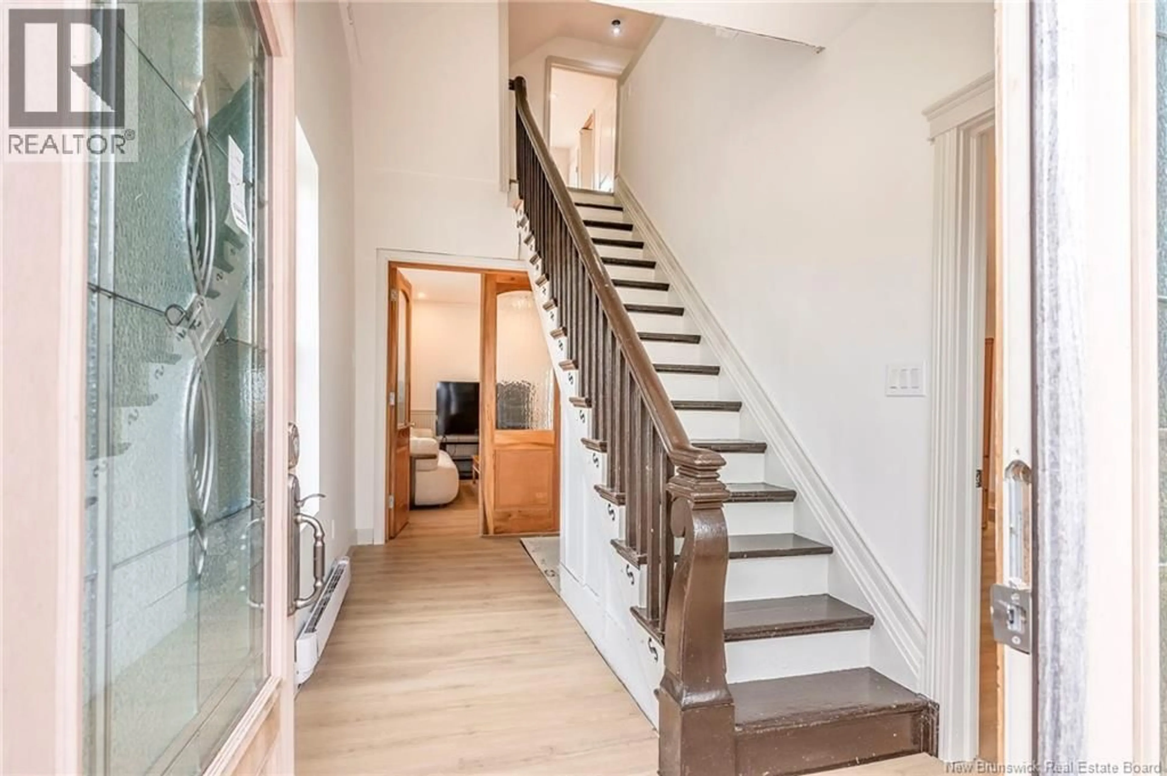 Stairs for 771 BAY STREET, Saint John New Brunswick L4J6X4