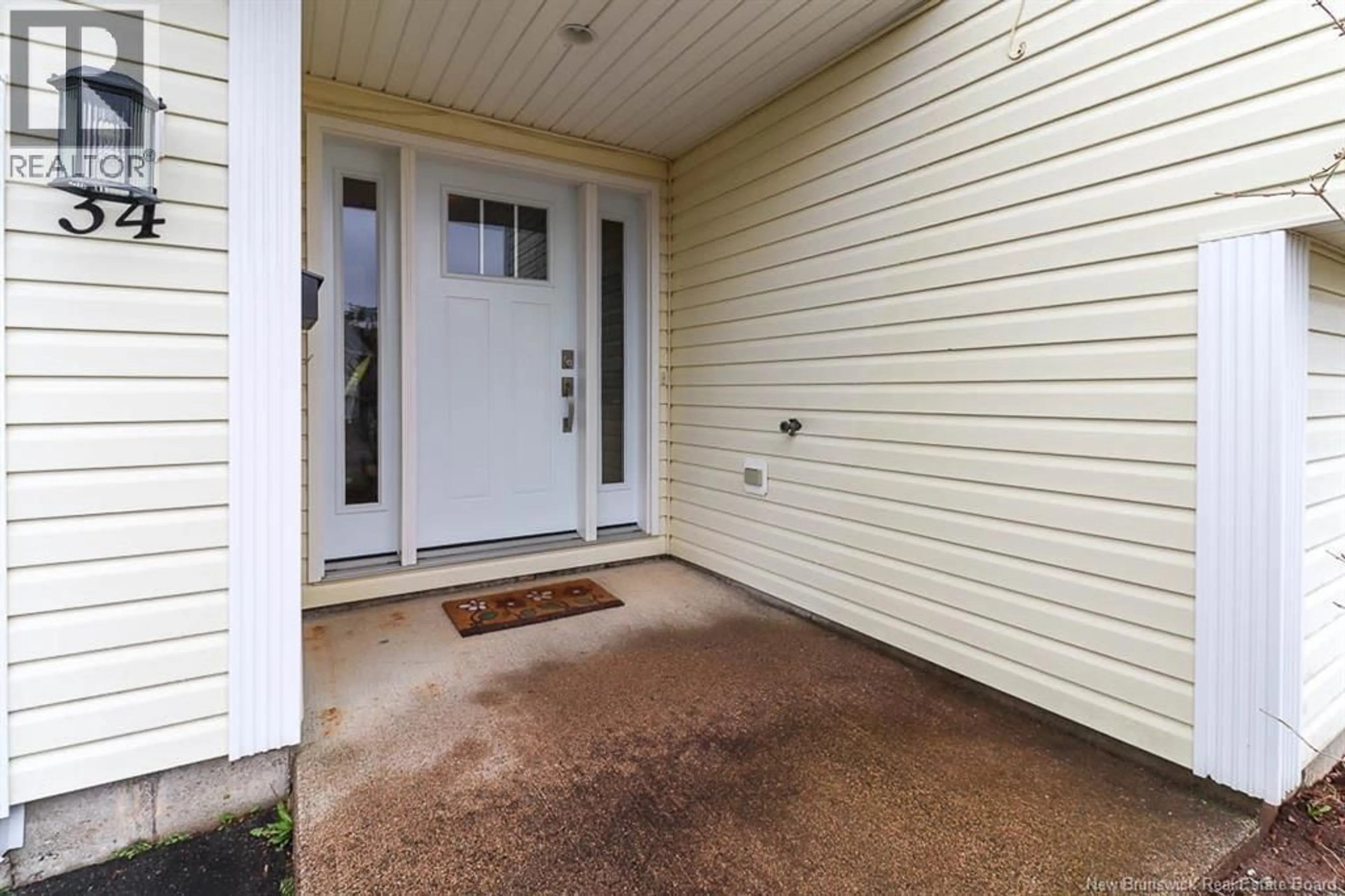 Indoor entryway for 34 STRATHORNE AVENUE, Saint John New Brunswick E2J4Z5