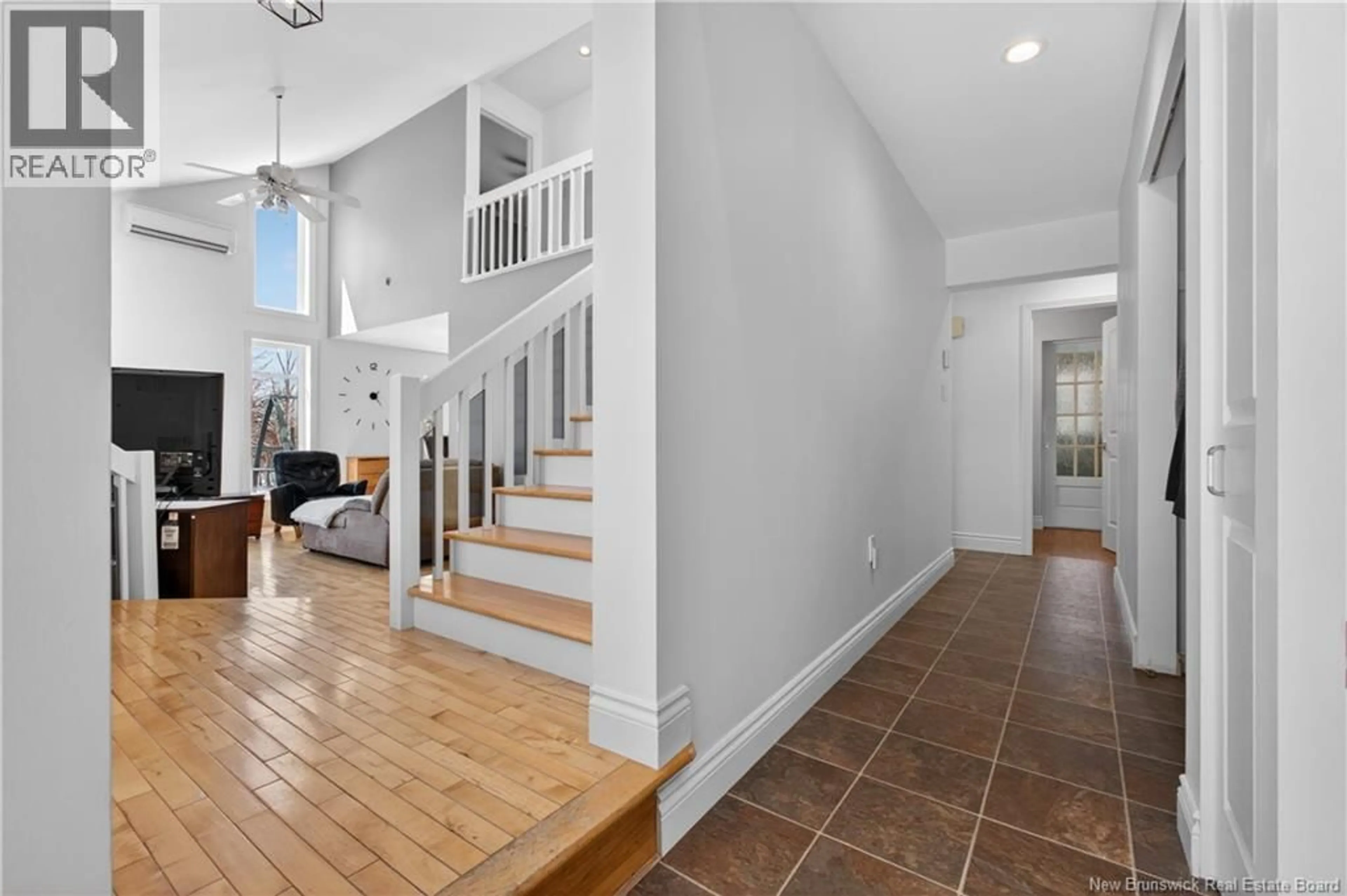 Indoor foyer for 116 DES CHAMPS STREET, Lamèque New Brunswick E8T1E7