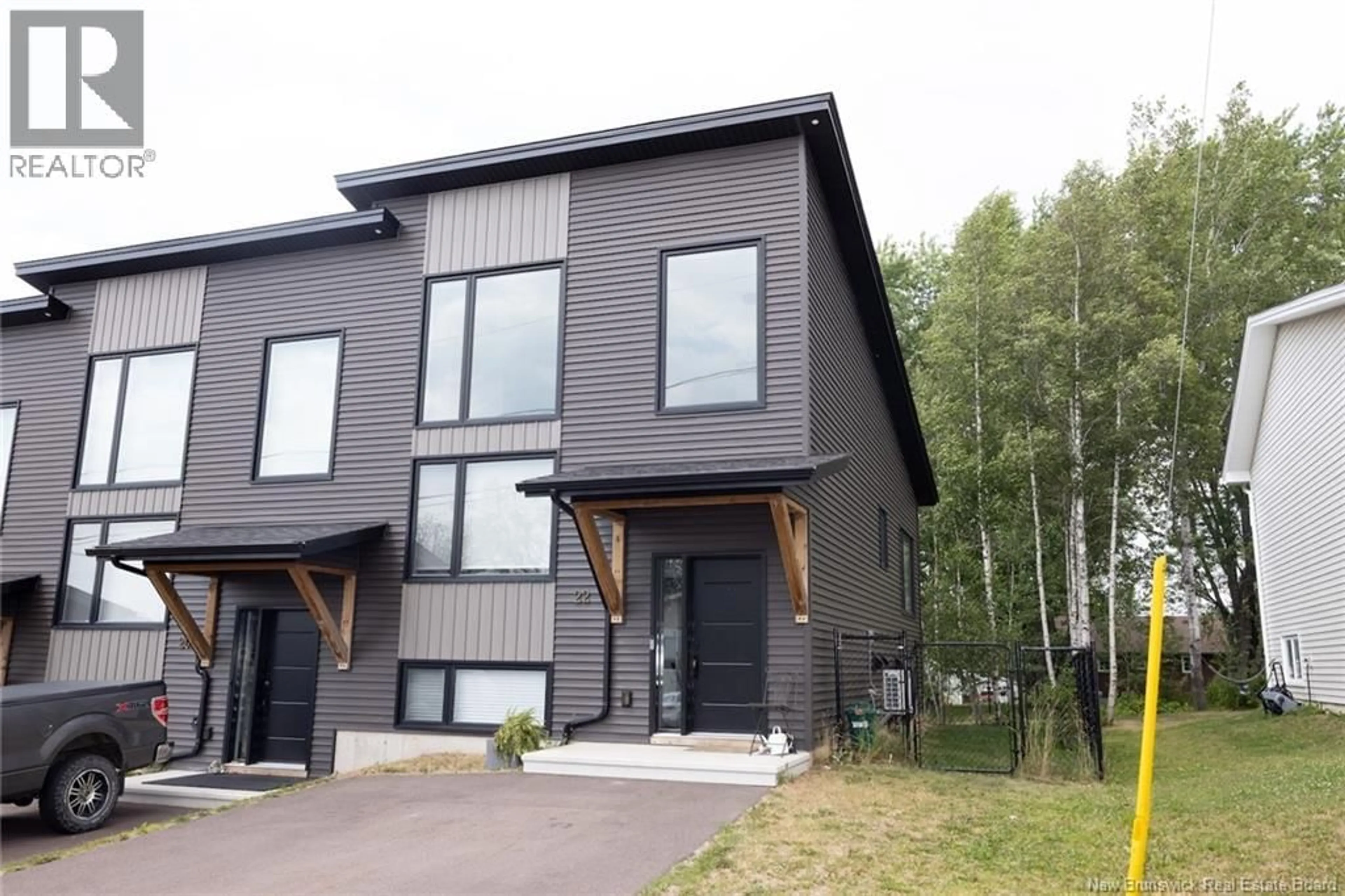 Home with vinyl exterior material, unknown for 22 RUELLE DE LA COLLINE, Dieppe New Brunswick E1A6N3