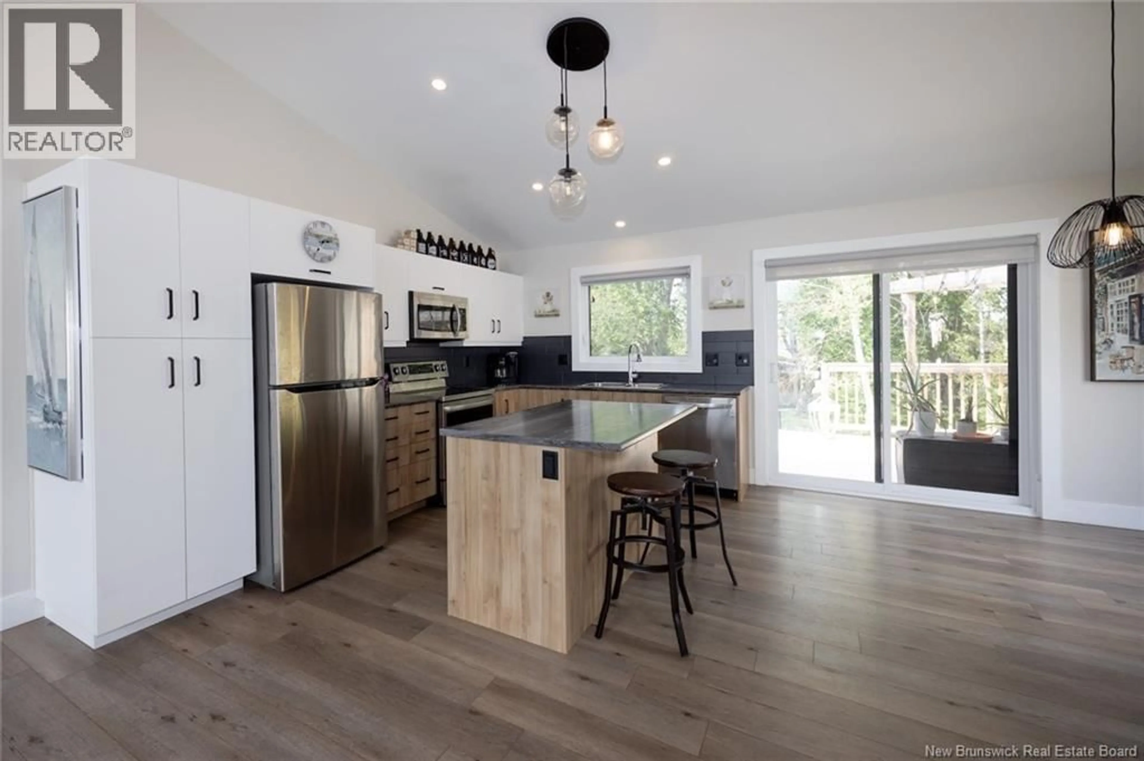 Open concept kitchen, wood/laminate floor for 22 RUELLE DE LA COLLINE, Dieppe New Brunswick E1A6N3
