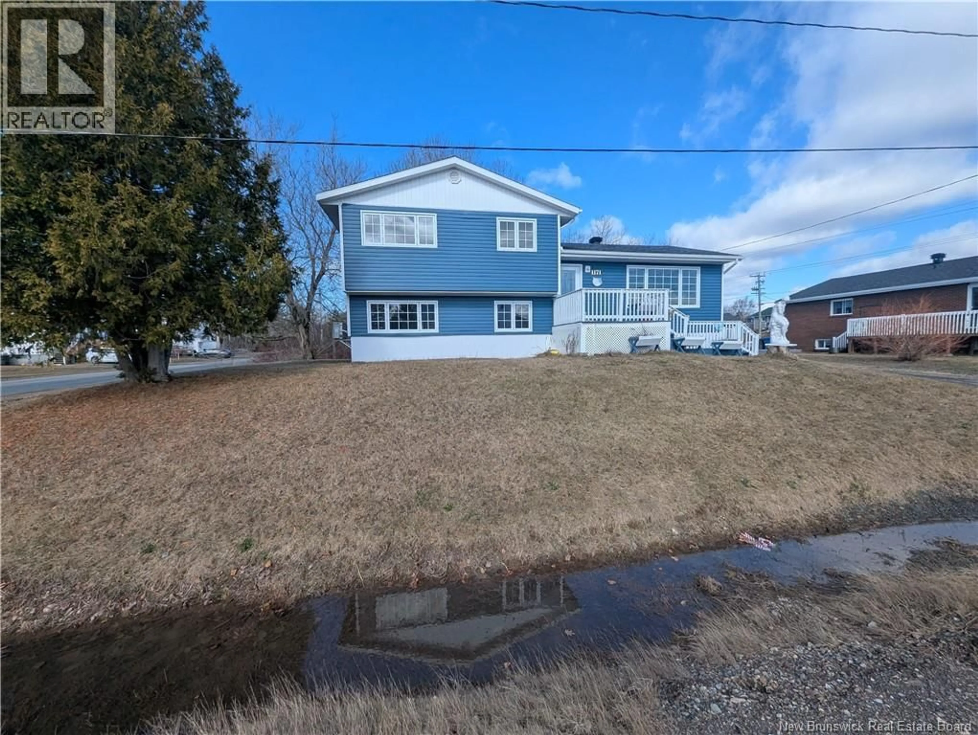 A pic from outside/outdoor area/front of a property/back of a property/a pic from drone, unknown for 1171 VICTORIA, Bathurst New Brunswick E2A4G2