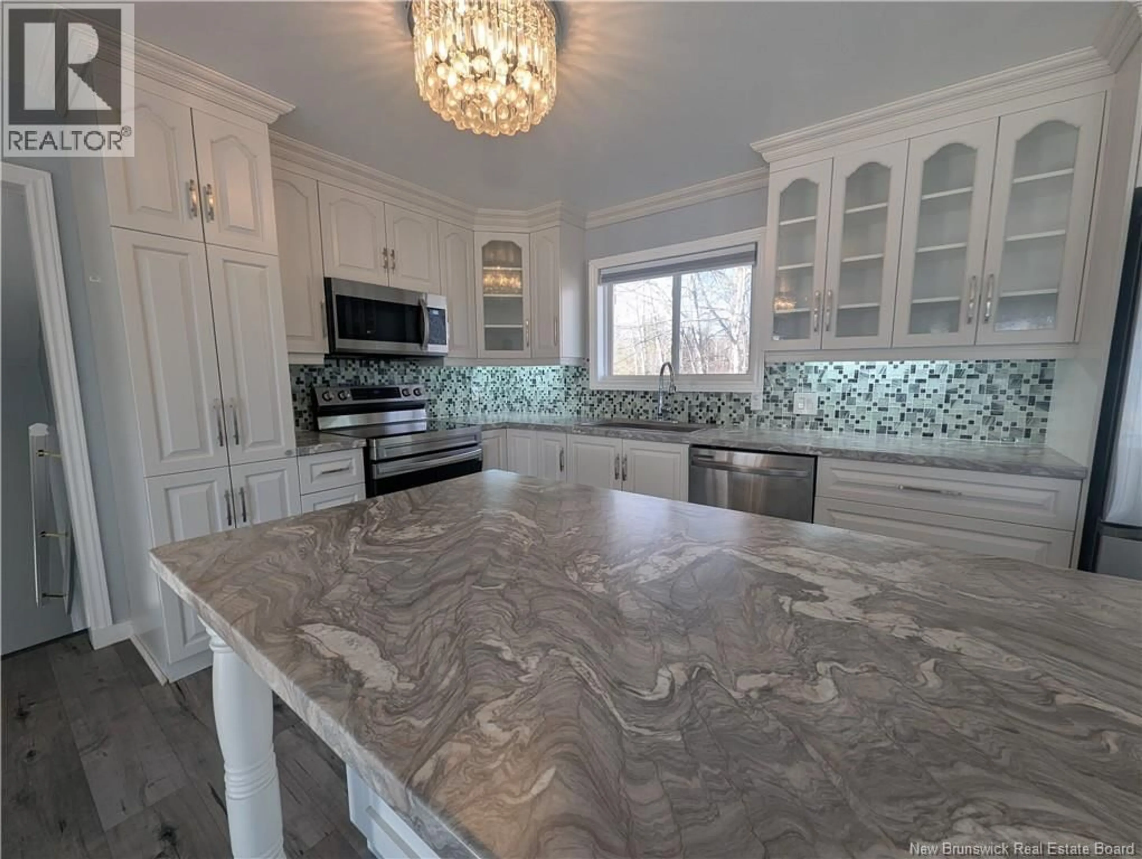 Contemporary kitchen, ceramic/tile floor for 1171 VICTORIA, Bathurst New Brunswick E2A4G2