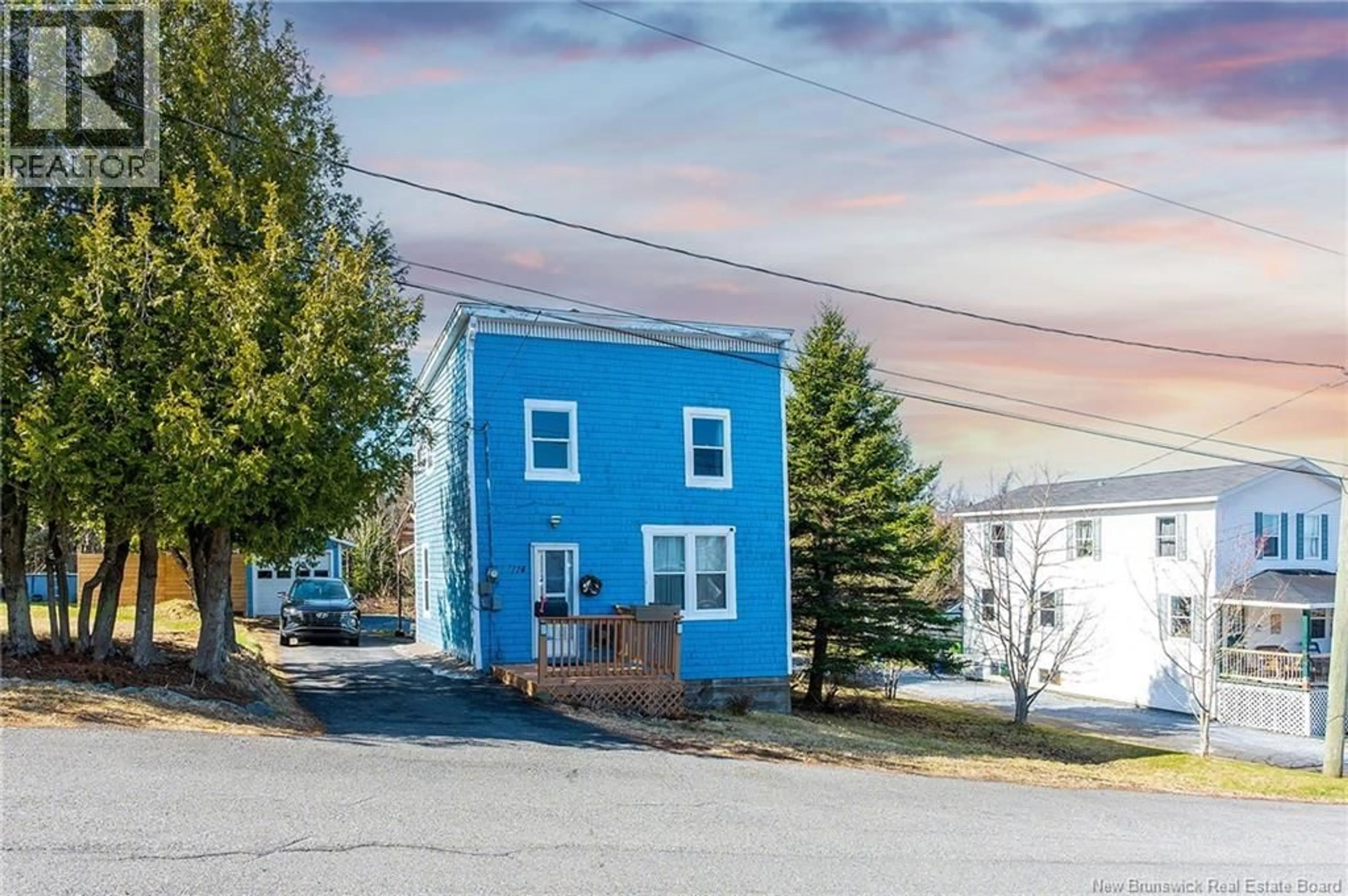 A pic from outside/outdoor area/front of a property/back of a property/a pic from drone, street for 114 MIDWOOD AVENUE, Saint John New Brunswick E2P1K6