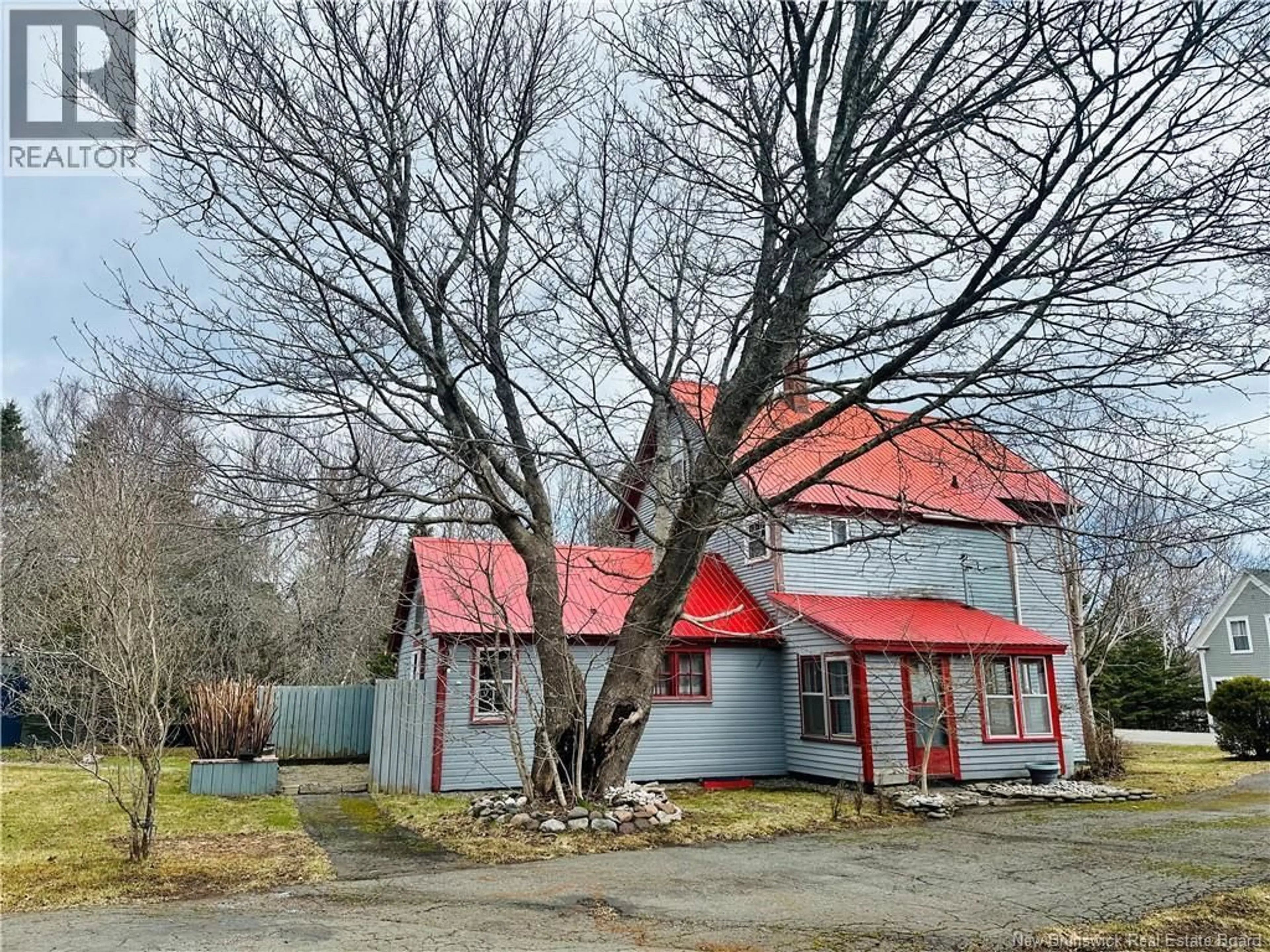 A pic from outside/outdoor area/front of a property/back of a property/a pic from drone, street for 182 ROUTE 776, Grand Manan New Brunswick E5G1A7