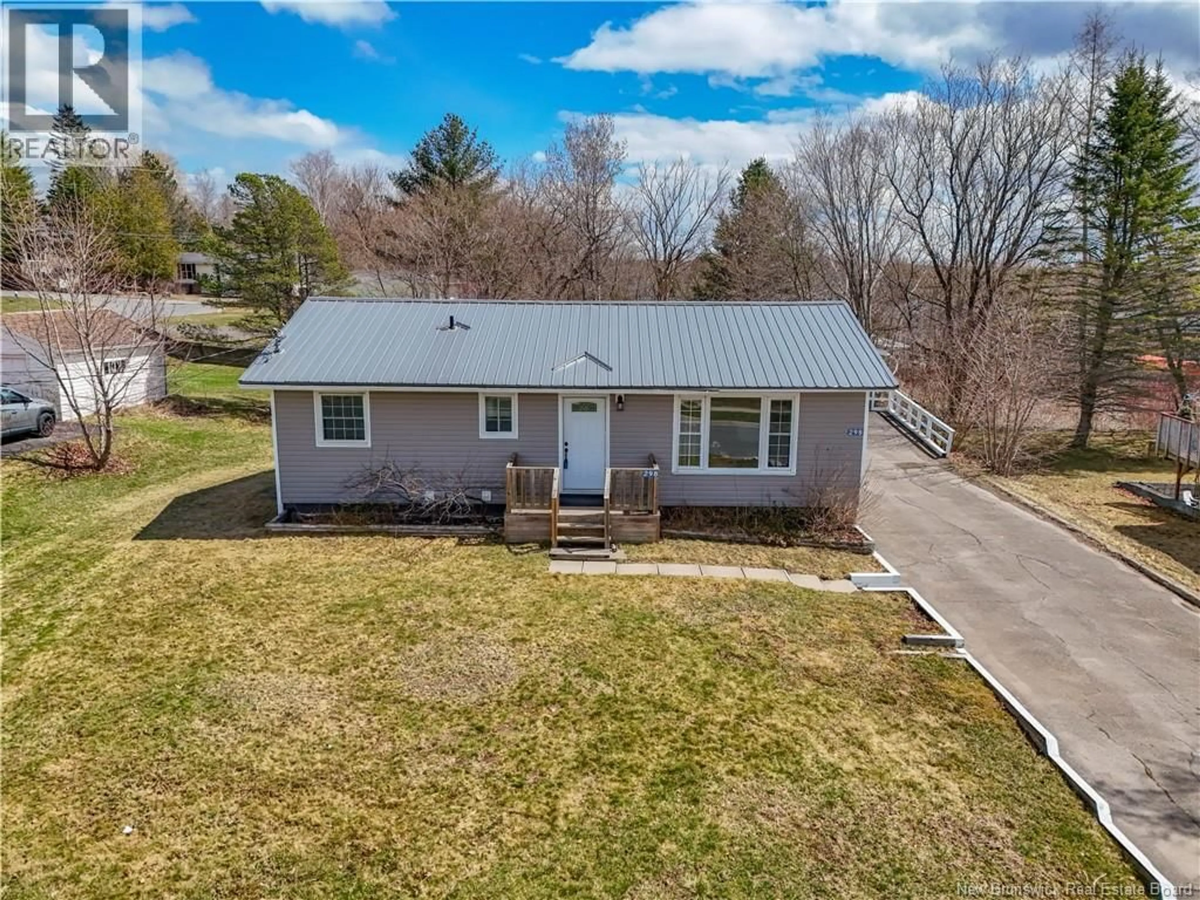 A pic from outside/outdoor area/front of a property/back of a property/a pic from drone, street for 298 HIGHLAND AVENUE, Fredericton New Brunswick E3A2S6