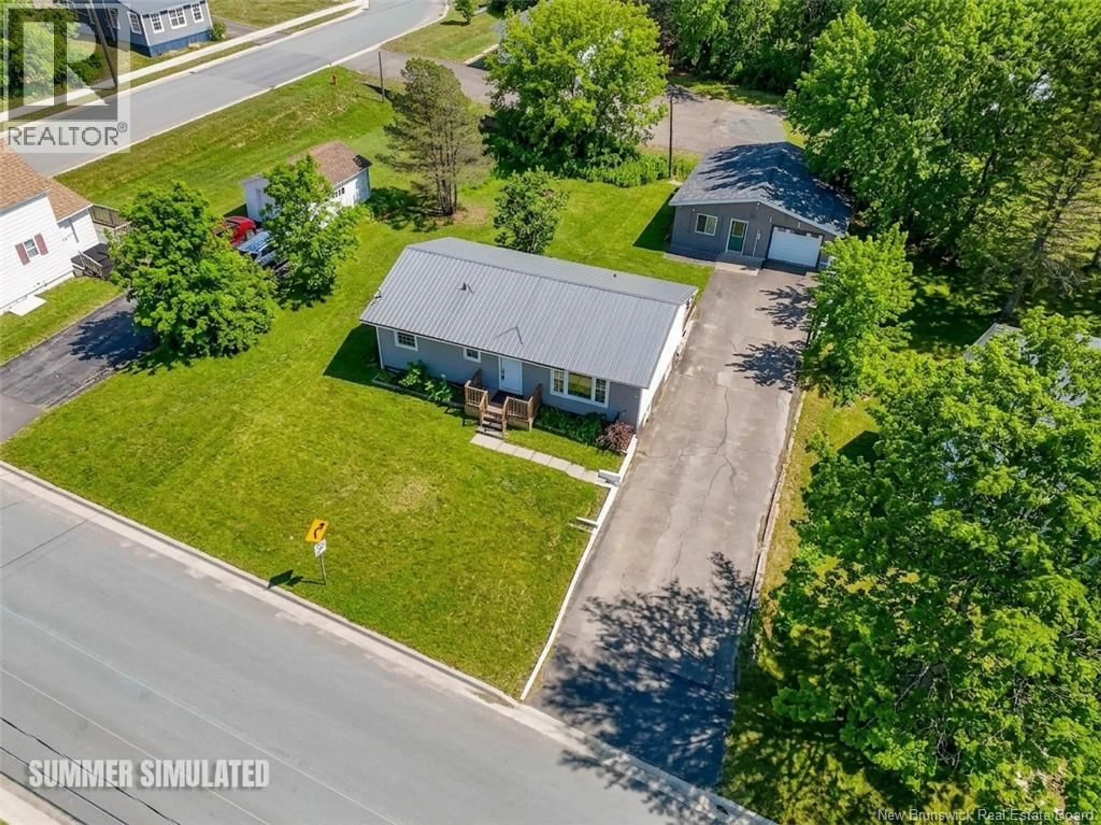 A pic from outside/outdoor area/front of a property/back of a property/a pic from drone, street for 298 HIGHLAND AVENUE, Fredericton New Brunswick E3A2S6