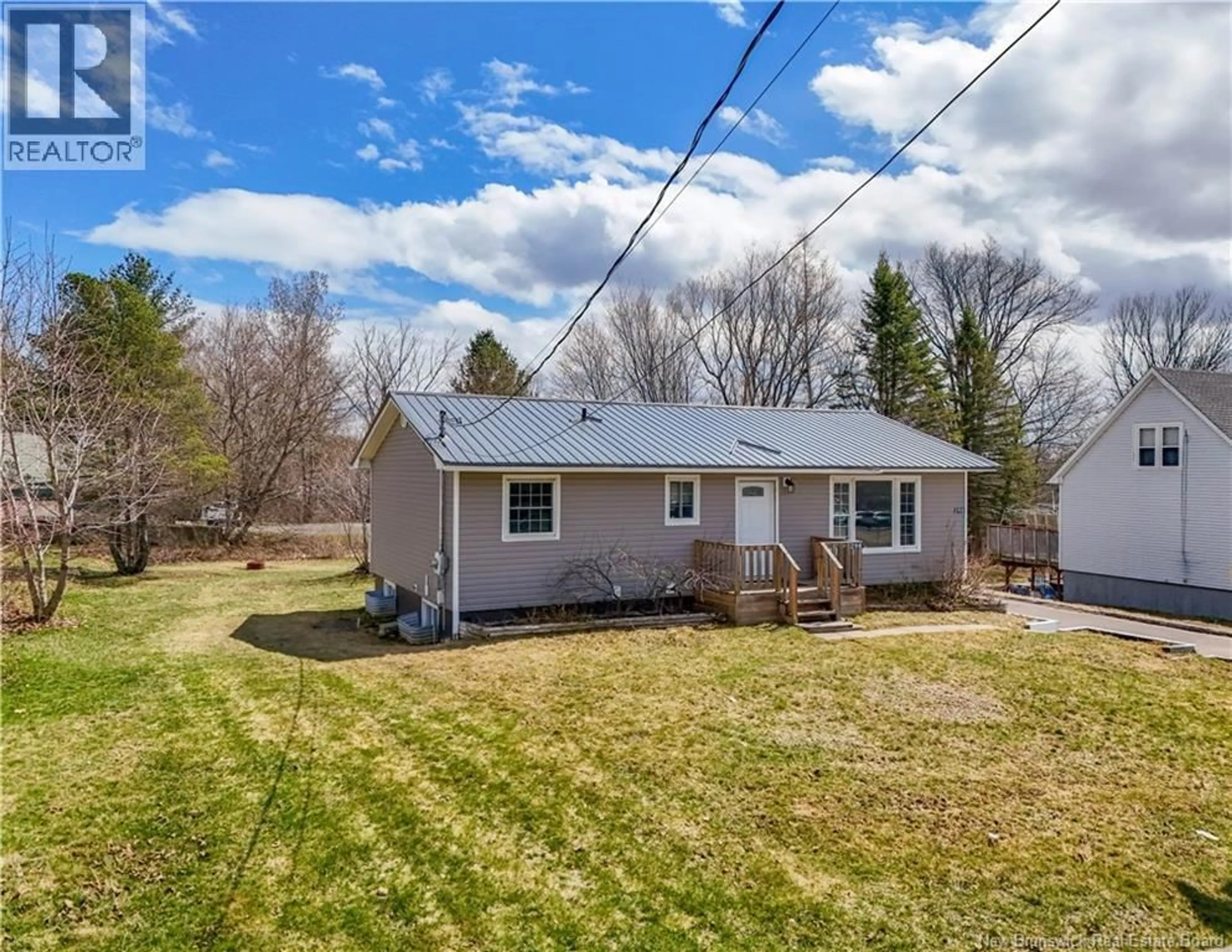 A pic from outside/outdoor area/front of a property/back of a property/a pic from drone, street for 298 HIGHLAND AVENUE, Fredericton New Brunswick E3A2S6