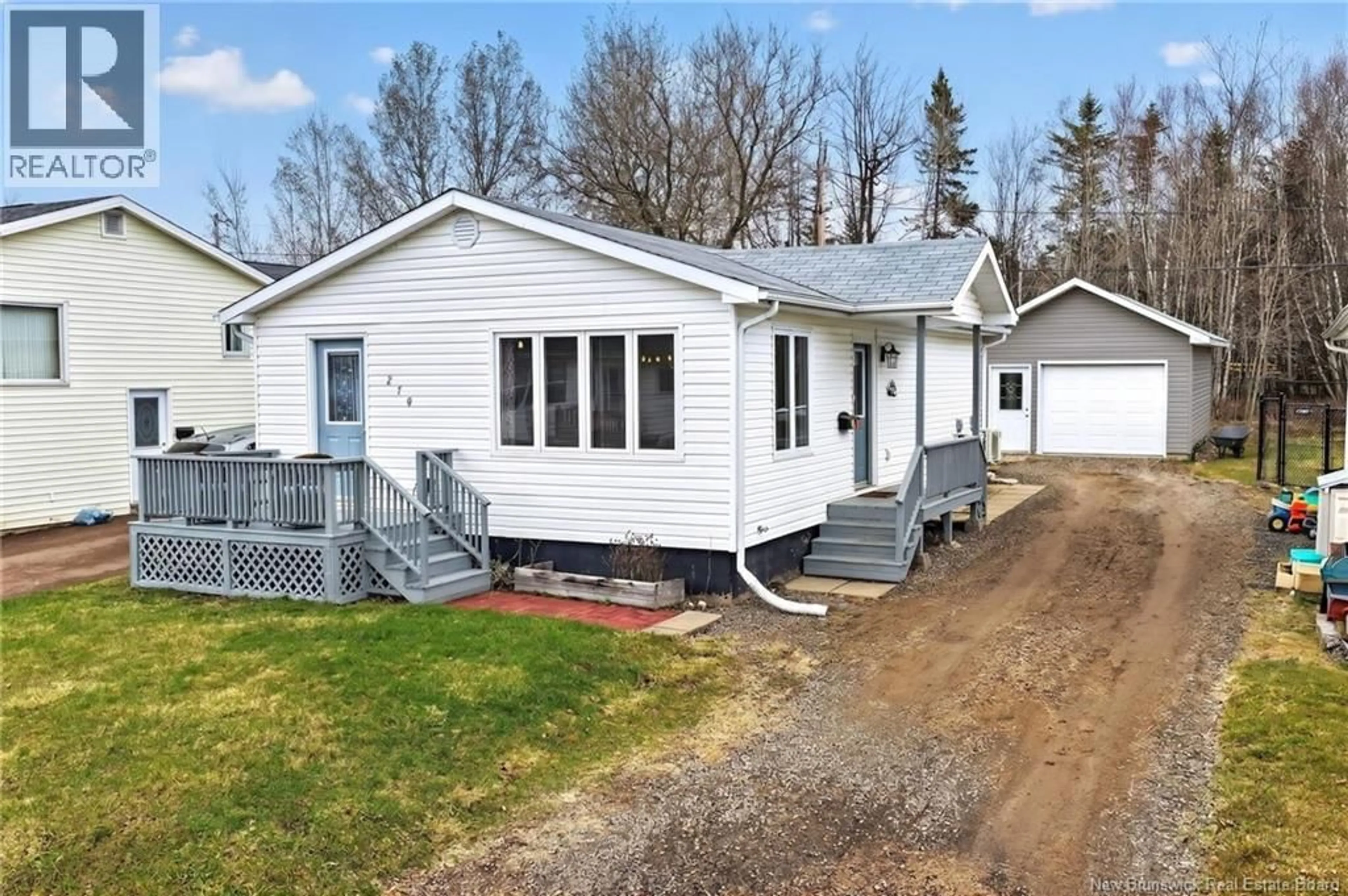 Home with vinyl exterior material, street for 270 WESTBROOK CIRCLE, Moncton New Brunswick E1E2M1