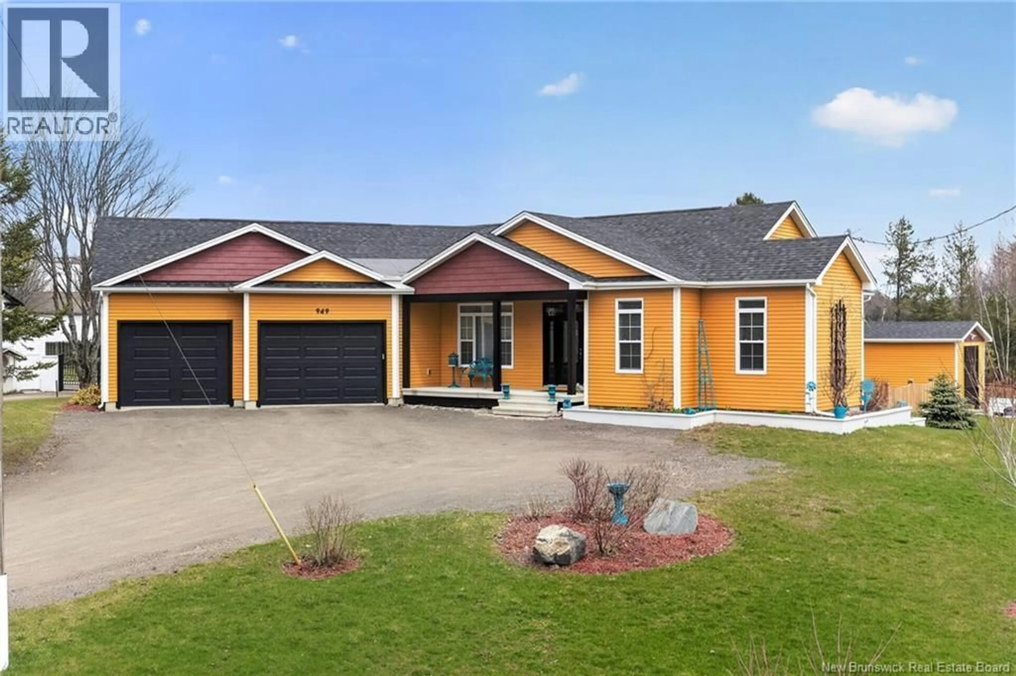 Home with vinyl exterior material, street for 949 ELMWOOD DRIVE, Moncton New Brunswick E1H2H1