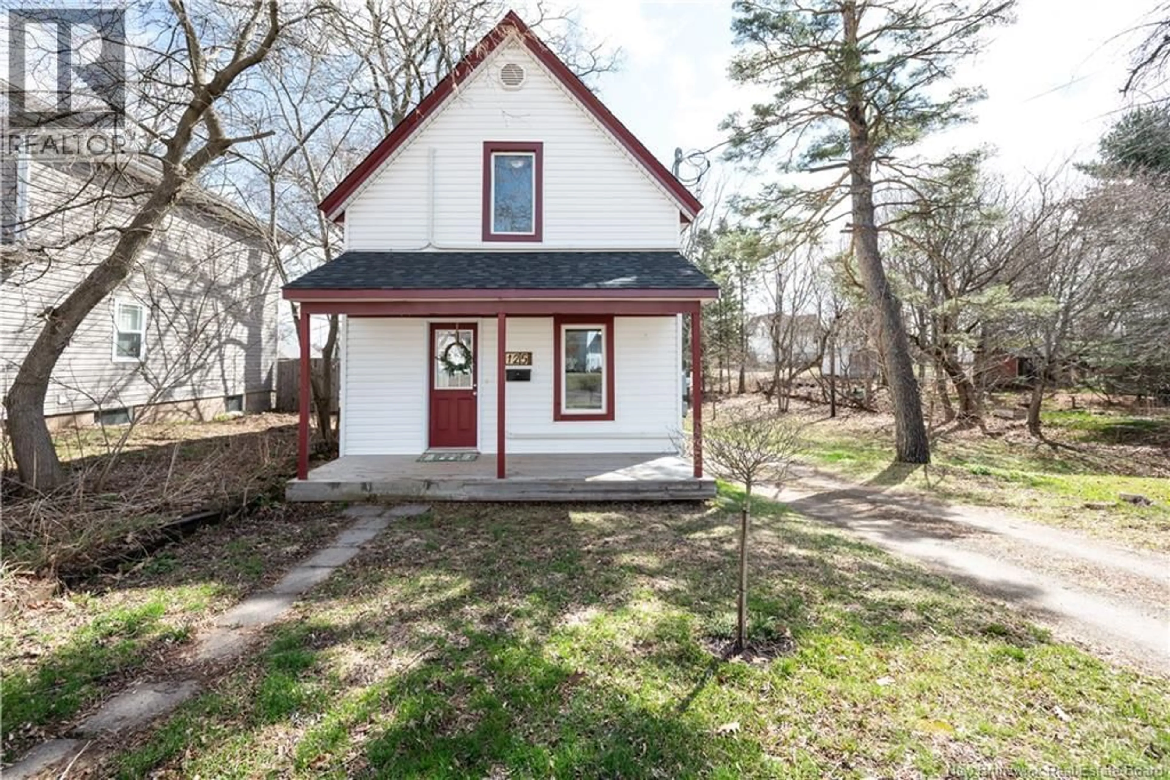 Home with vinyl exterior material, street for 125 BROADWAY, Moncton New Brunswick E1A3Y3