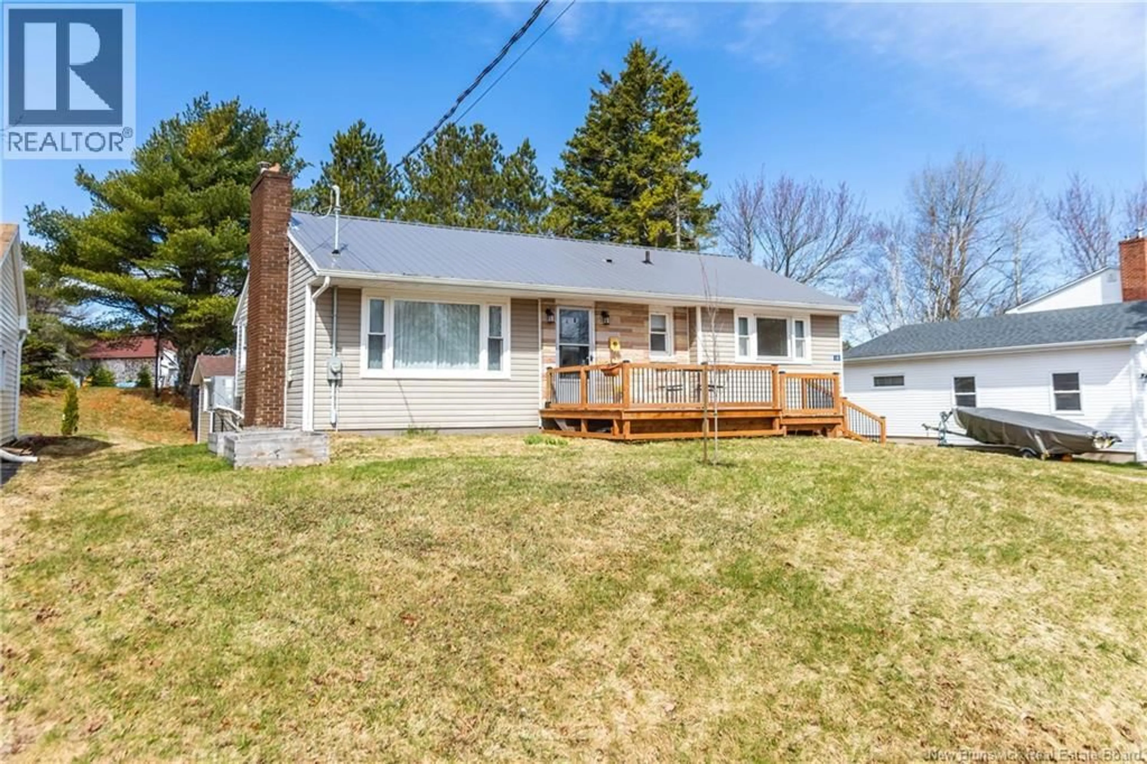 A pic from outside/outdoor area/front of a property/back of a property/a pic from drone, street for 18 HILLCREST AVENUE, Sackville New Brunswick E4L3Y2