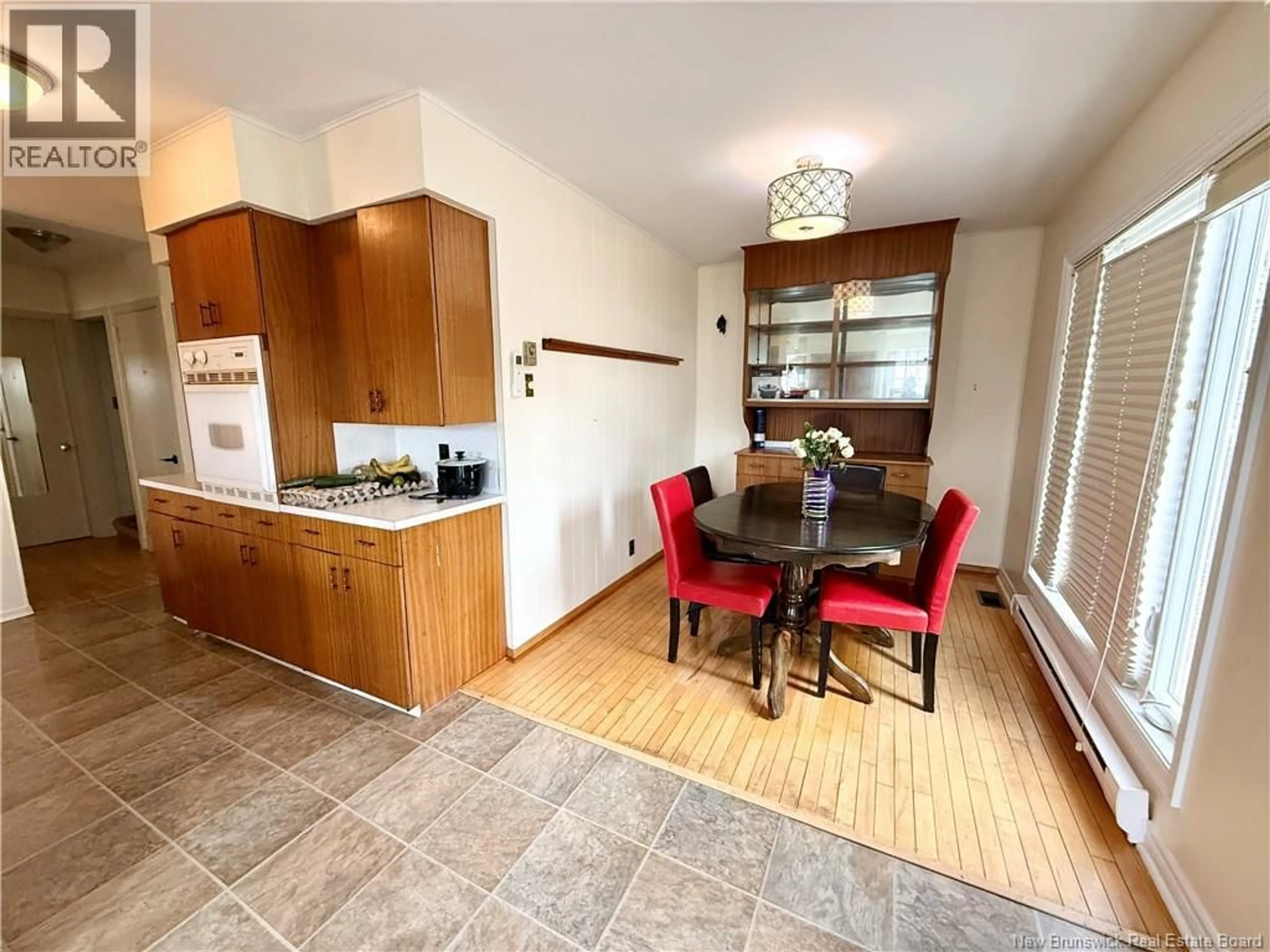 Dining room, unknown for 570 STOUT, Bathurst New Brunswick E2A2P3