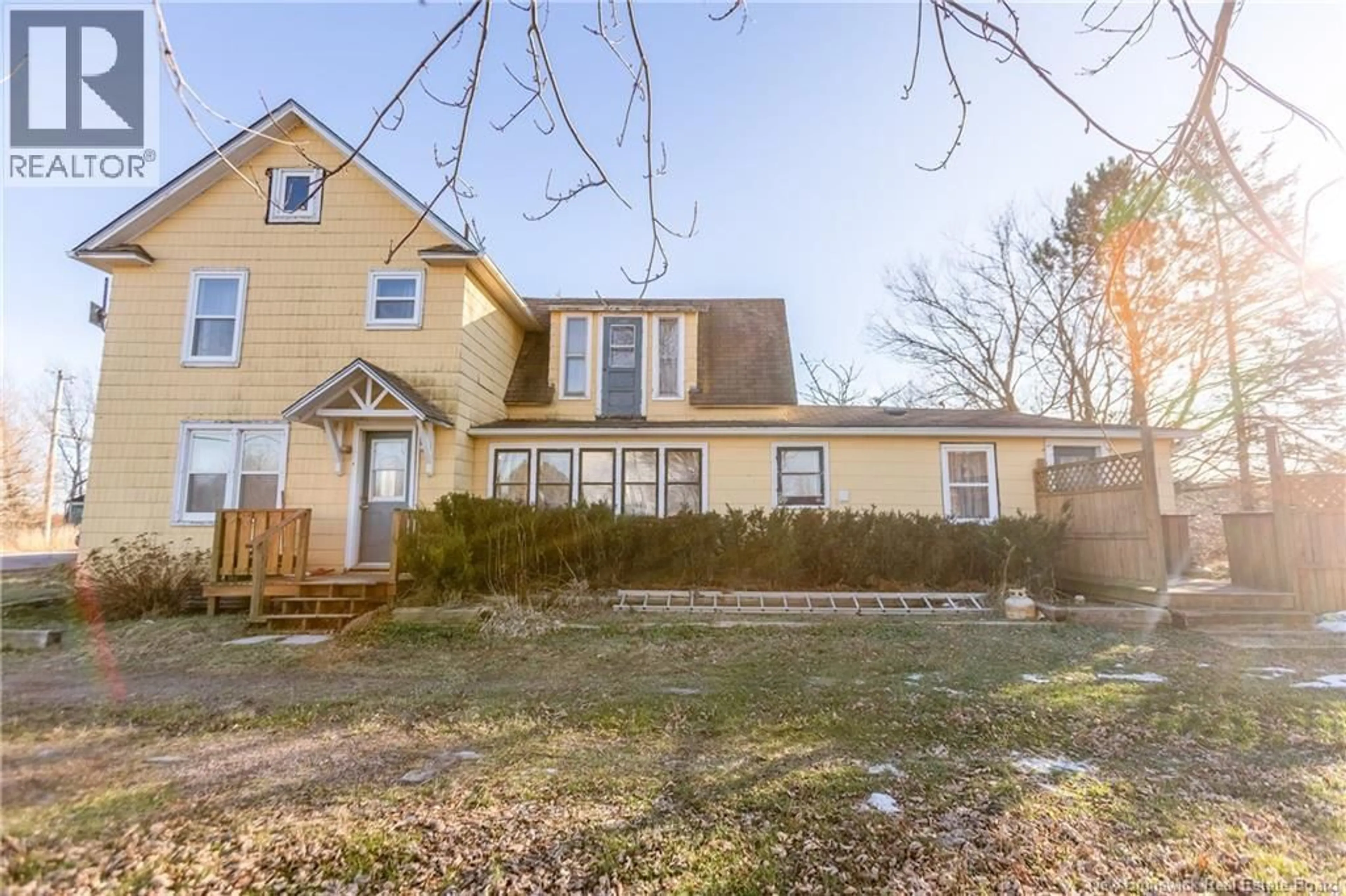 A pic from outside/outdoor area/front of a property/back of a property/a pic from drone, street for 18 ROUTE 955, Cape Tormentine New Brunswick E4M2A3