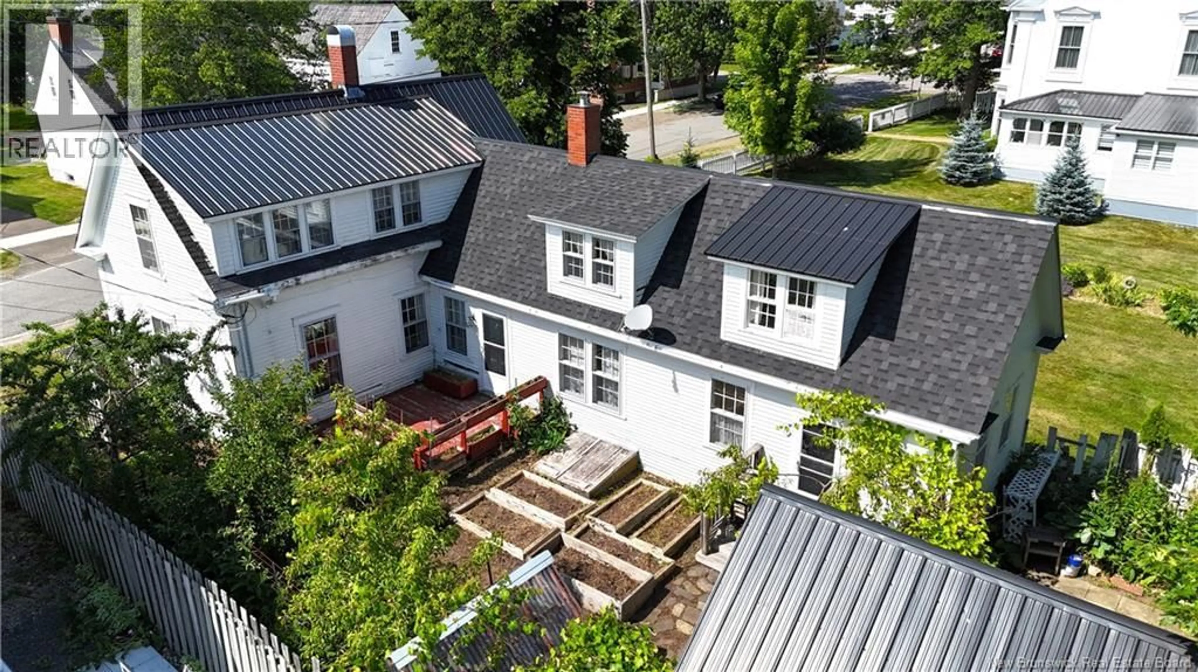 A pic from outside/outdoor area/front of a property/back of a property/a pic from drone, street for 79 FREDERICK STREET, Saint Andrews New Brunswick E5B1Y9