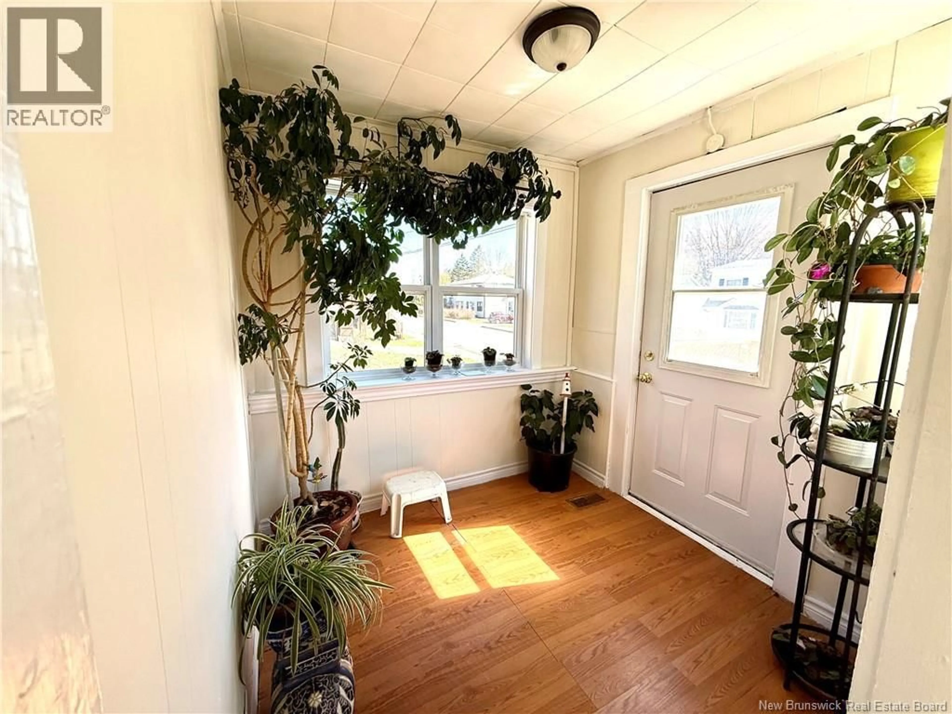 Indoor entryway for 17 PARKS ST EXT, Saint John New Brunswick E2K3S5