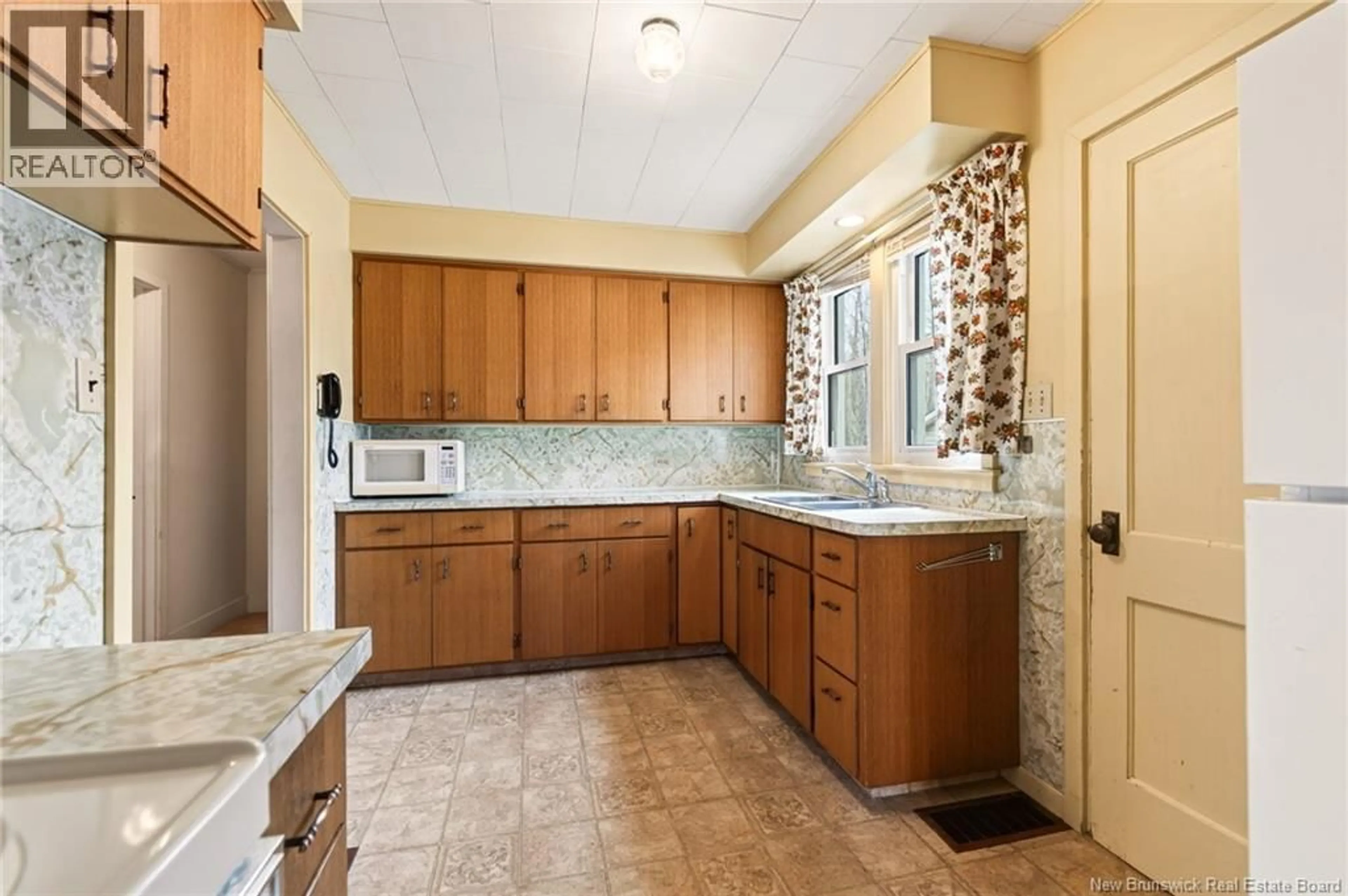 Standard kitchen, ceramic/tile floor for 32 WORTMAN DRIVE, Moncton New Brunswick E1A6Z5