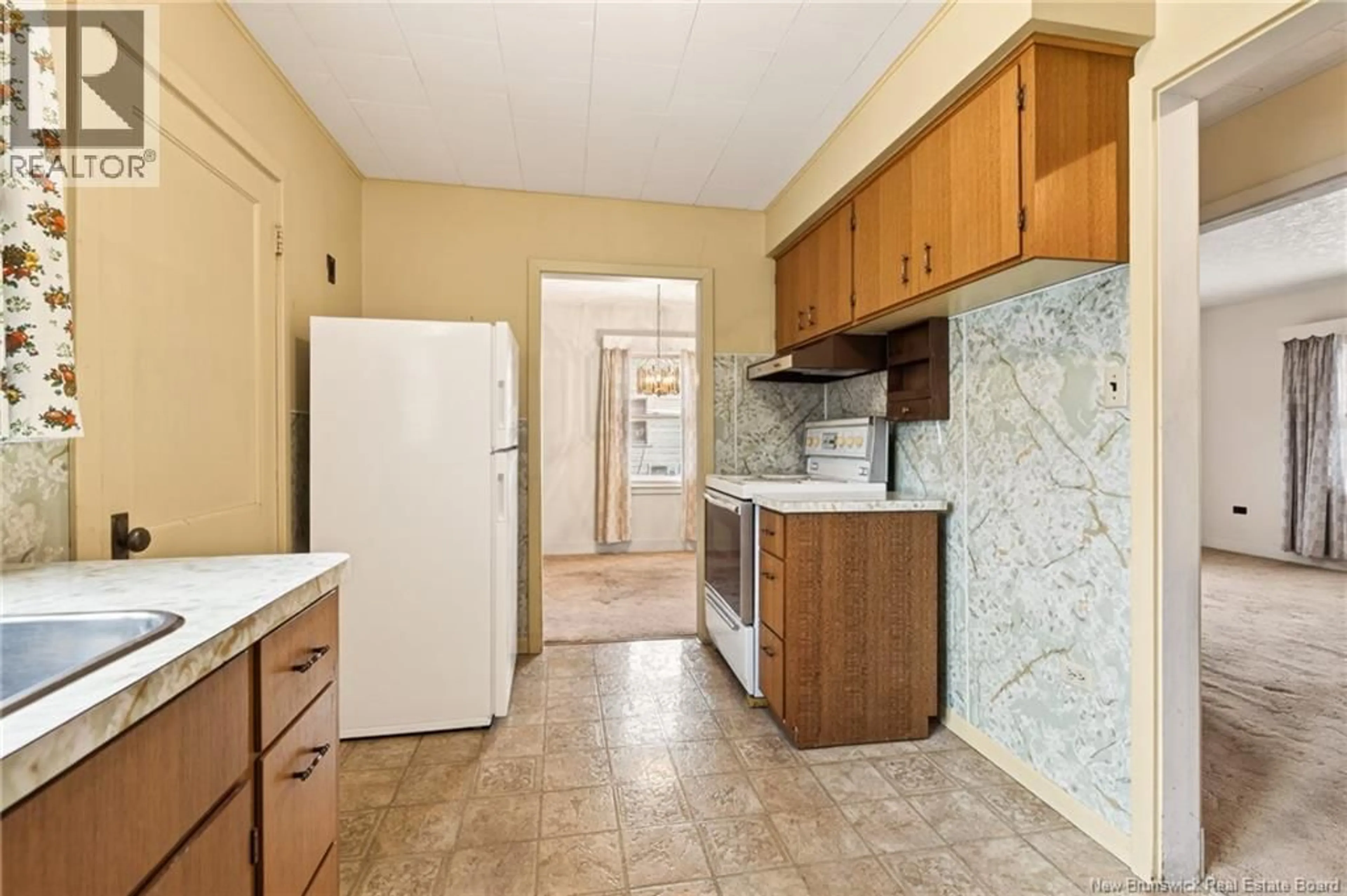 Standard kitchen, ceramic/tile floor for 32 WORTMAN DRIVE, Moncton New Brunswick E1A6Z5