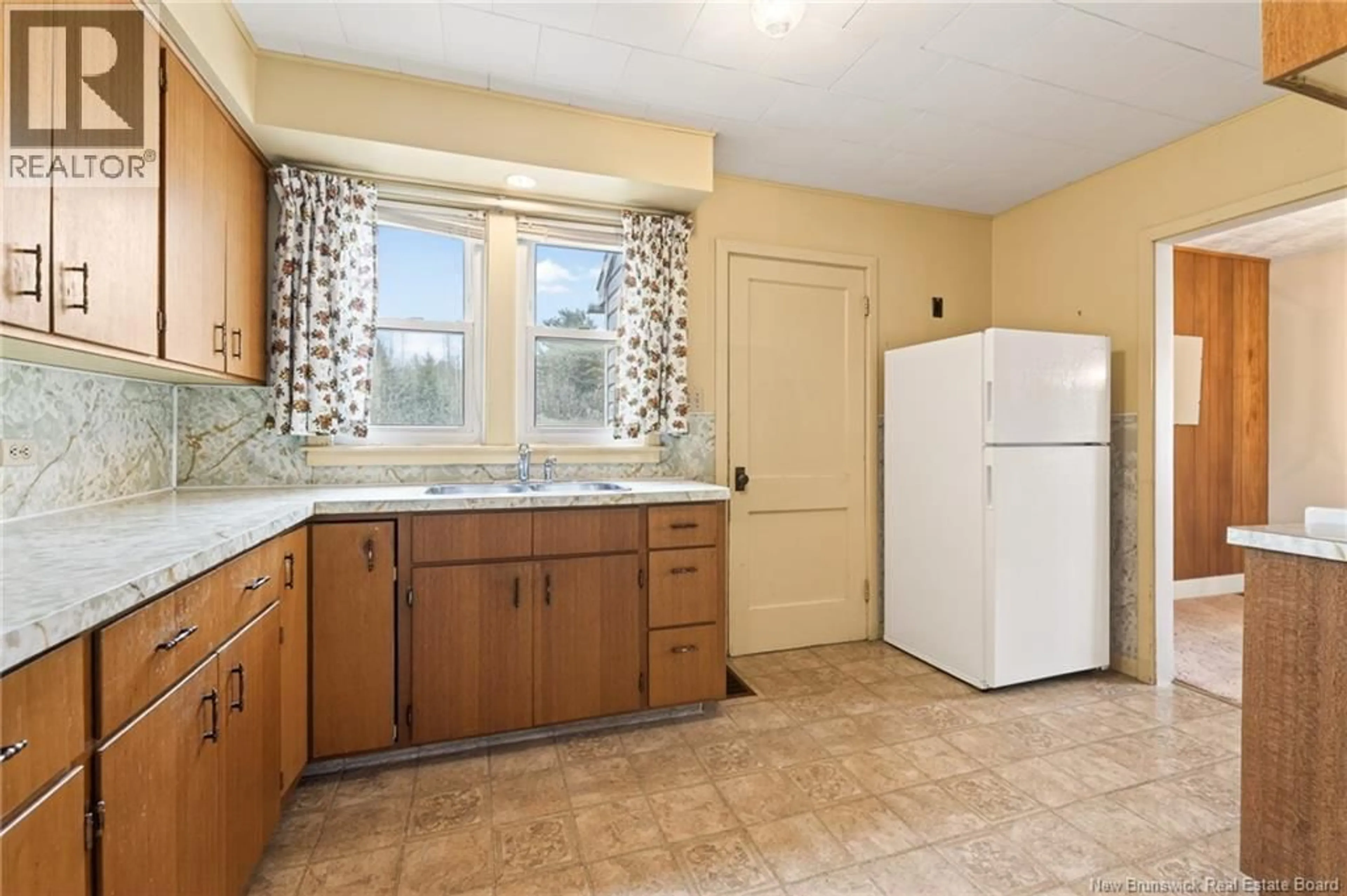Standard kitchen, ceramic/tile floor for 32 WORTMAN DRIVE, Moncton New Brunswick E1A6Z5