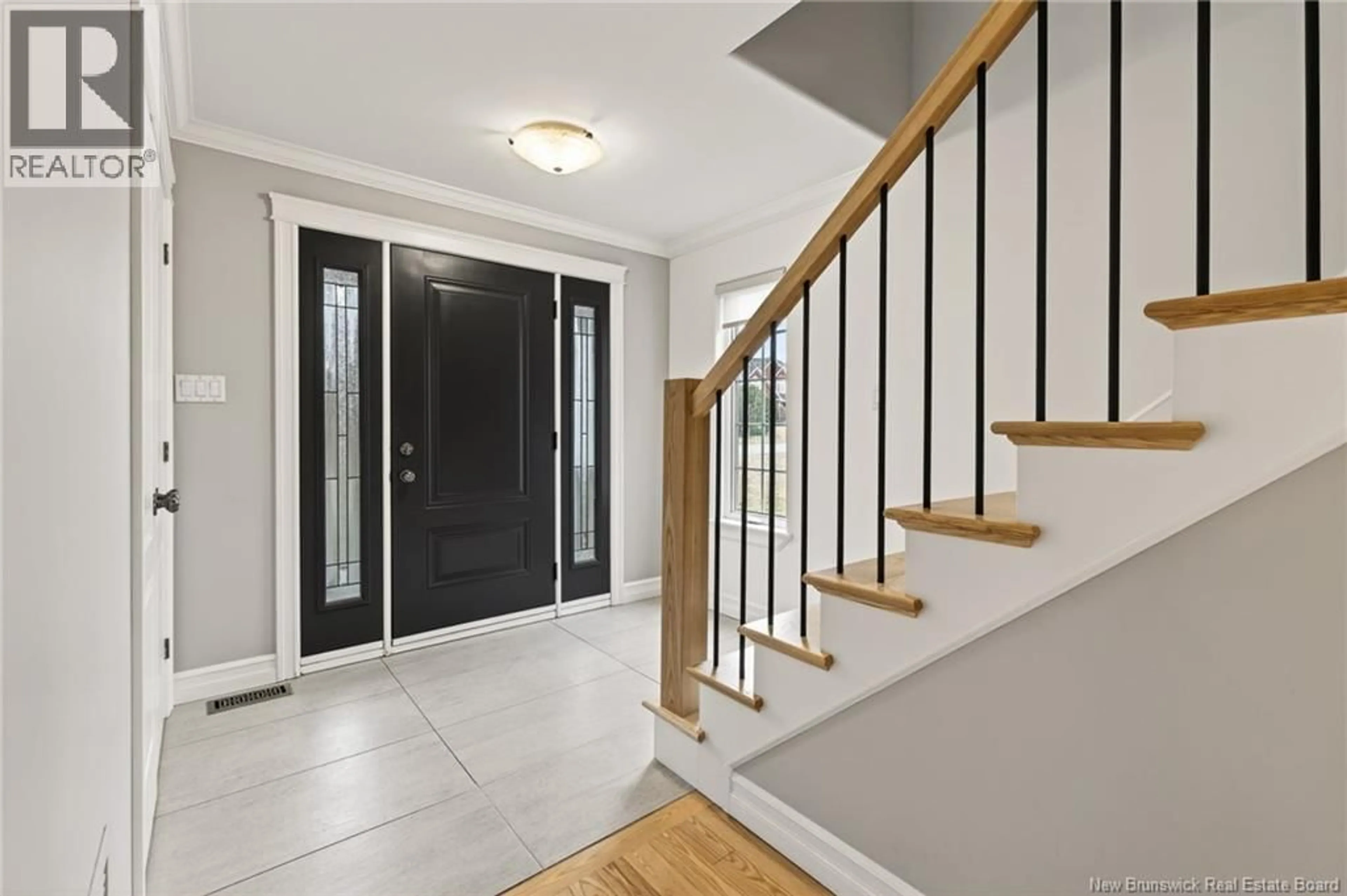 Indoor entryway for 95 POINTE AUX RENARDS, Dieppe New Brunswick E1A7Z4