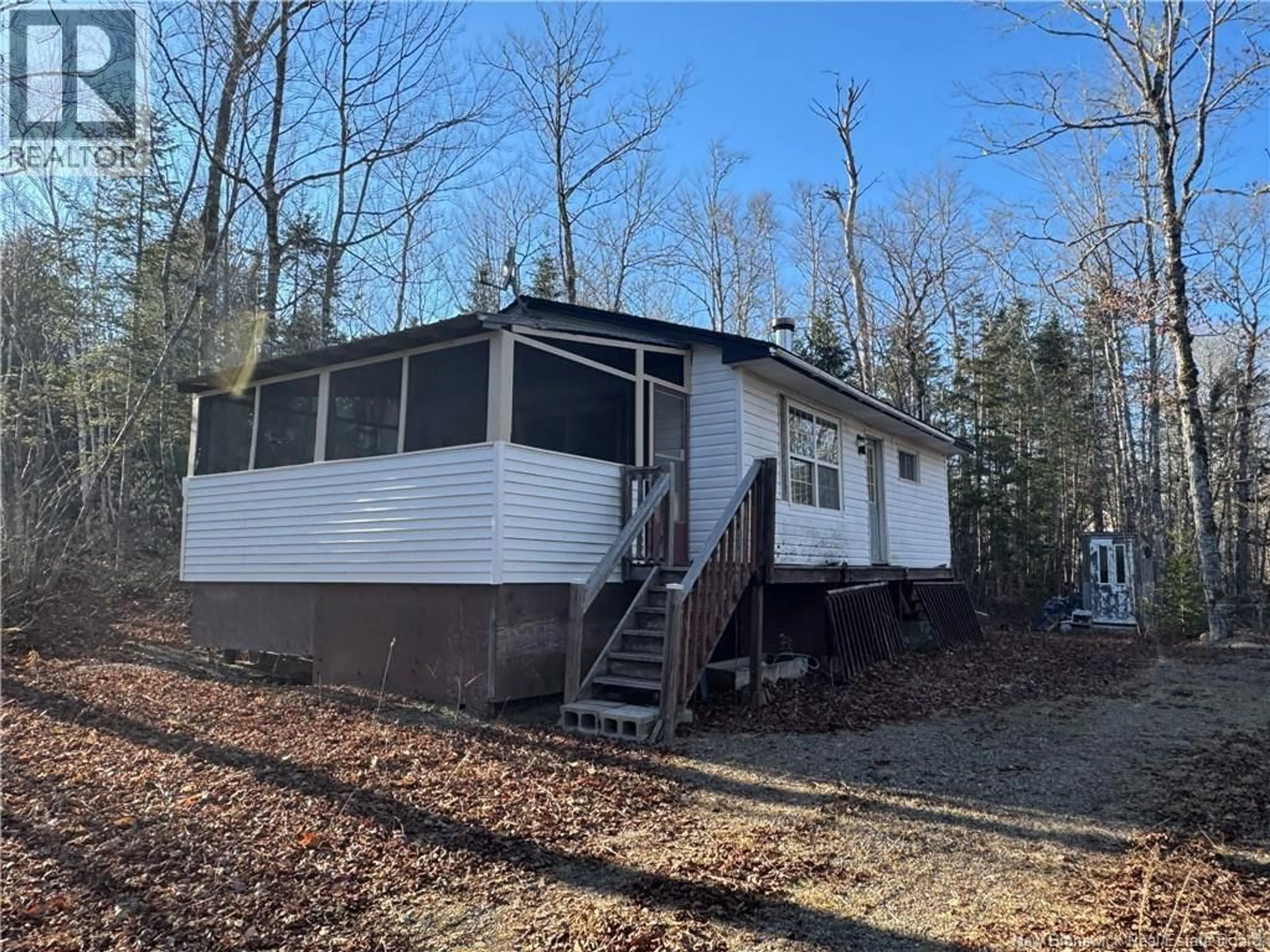 Home with vinyl exterior material, unknown for CAMP LAKE ROAD, South Oromocto Lake New Brunswick E5L2R2
