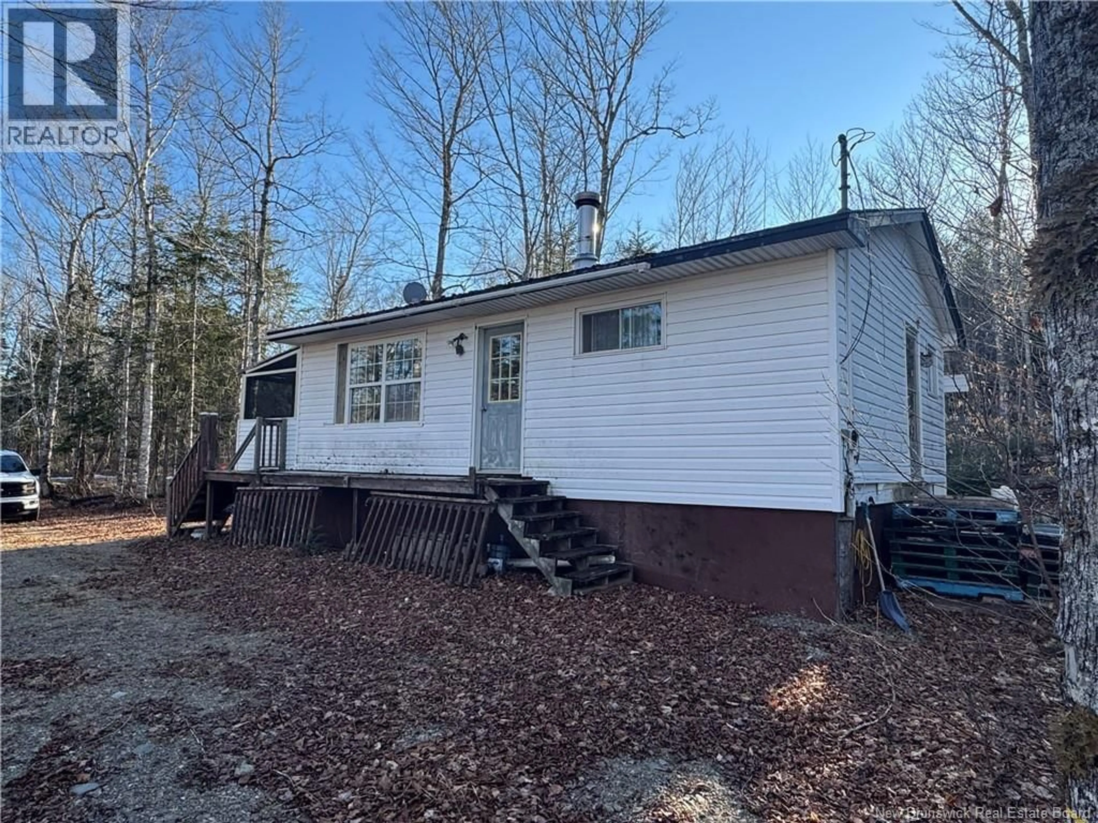 Home with vinyl exterior material, unknown for CAMP LAKE ROAD, South Oromocto Lake New Brunswick E5L2R2