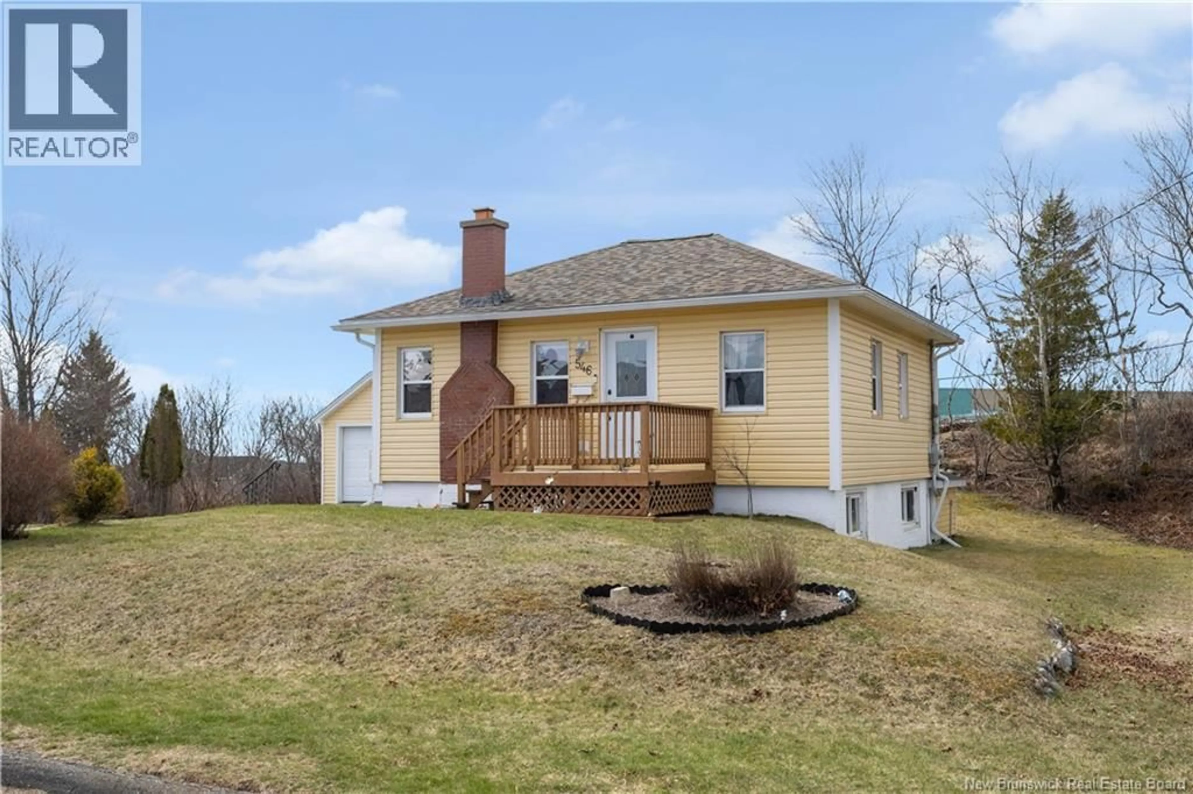 A pic from outside/outdoor area/front of a property/back of a property/a pic from drone, unknown for 546 YOUNG STREET, Saint John New Brunswick E2M2V4