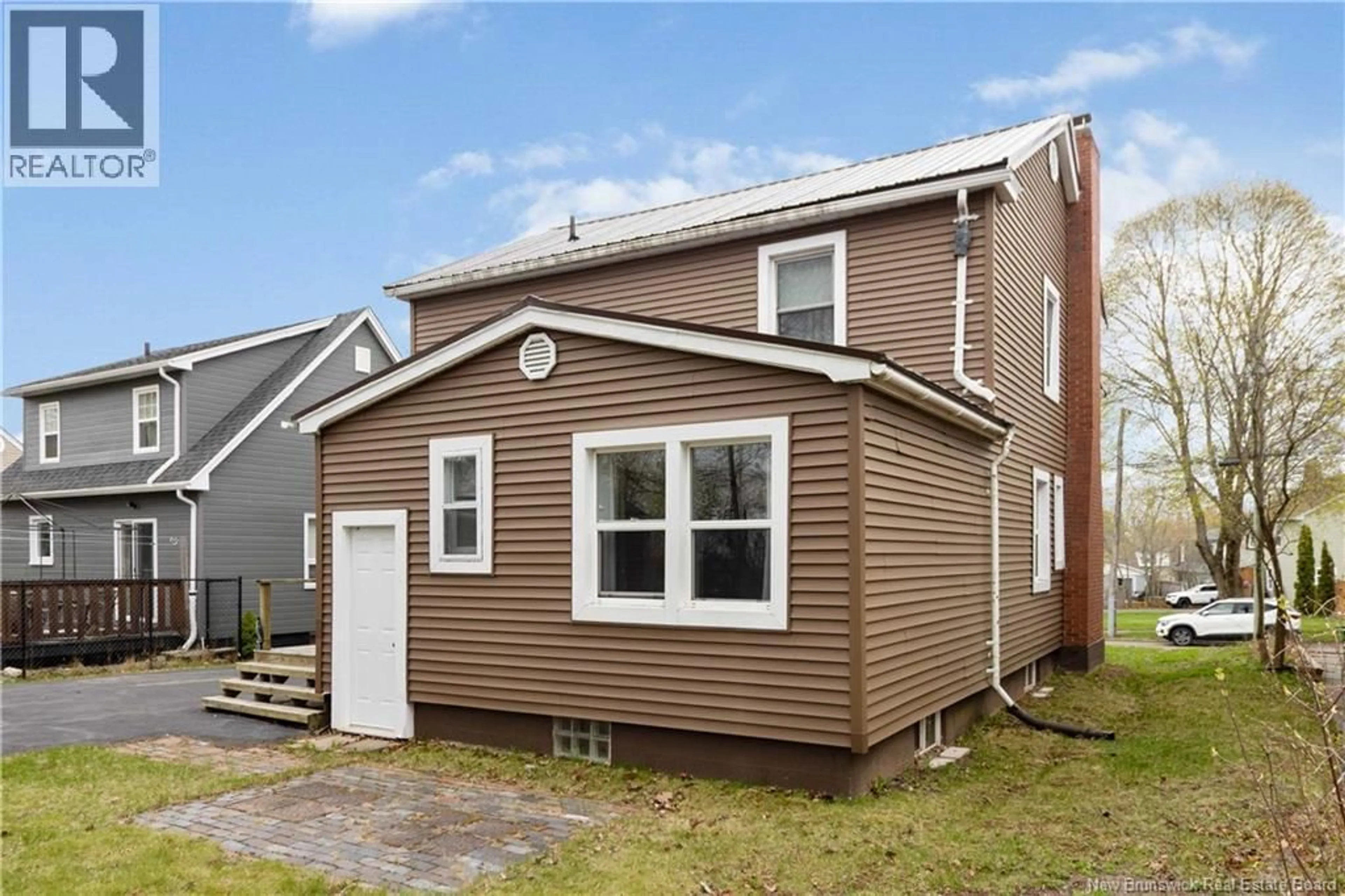 Home with vinyl exterior material, street for 25 WELLINGTON AVENUE, Moncton New Brunswick E1E2A7
