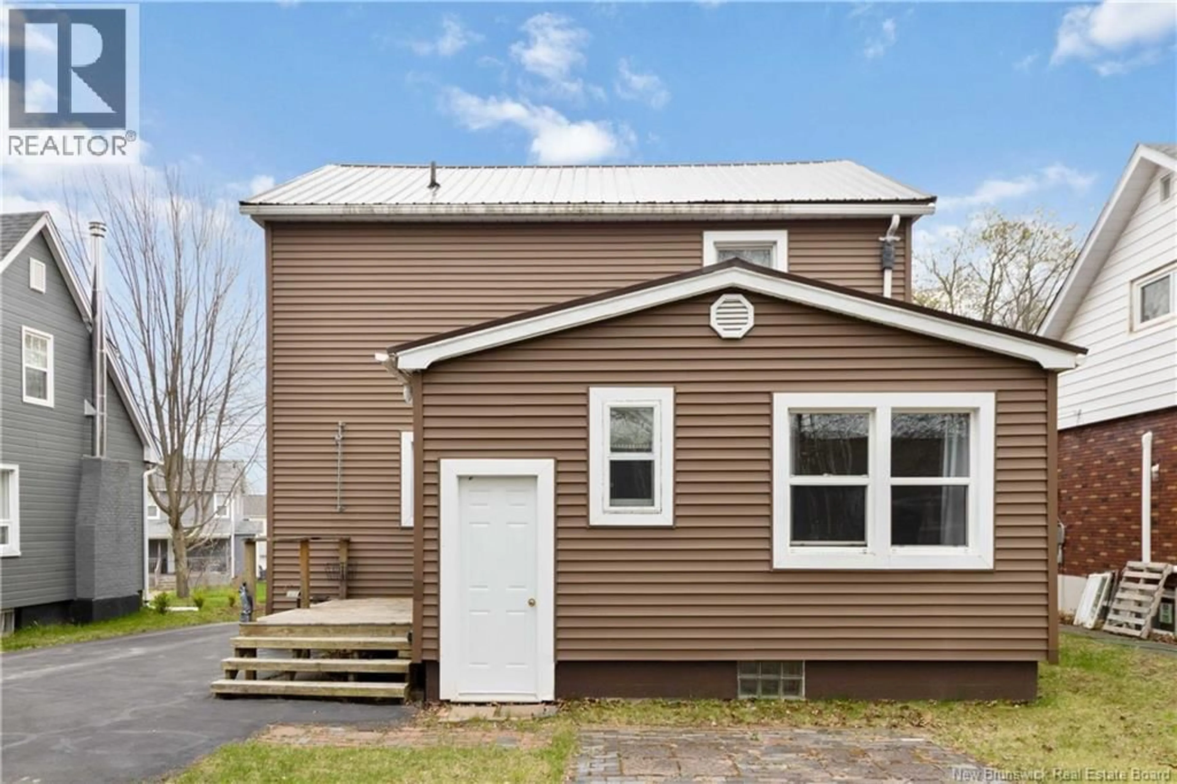 Home with vinyl exterior material, building for 25 WELLINGTON AVENUE, Moncton New Brunswick E1E2A7