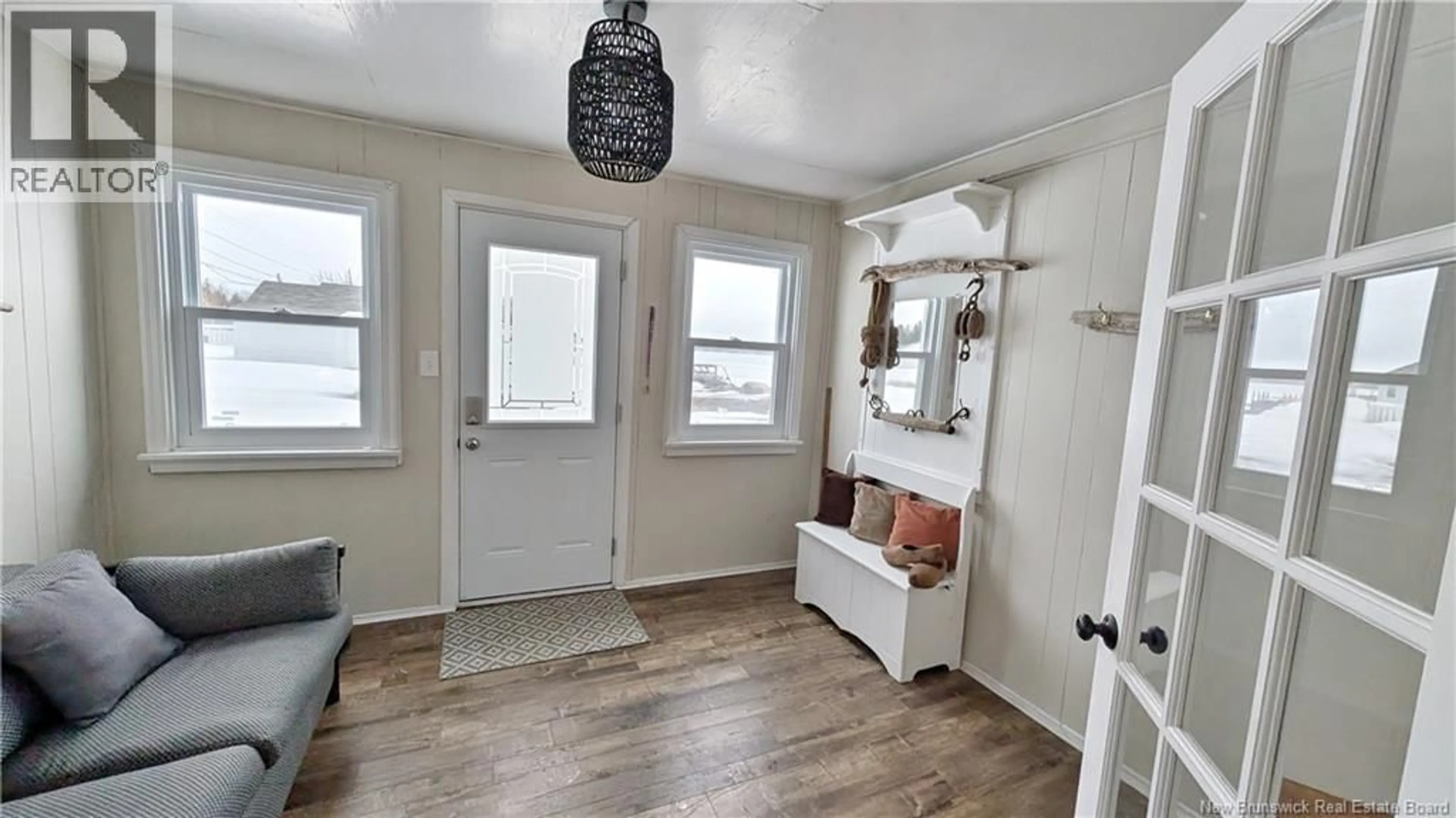 Indoor entryway for 33 ALLÉE LOUISA ALLÉE, Shippagan New Brunswick E8S2X3