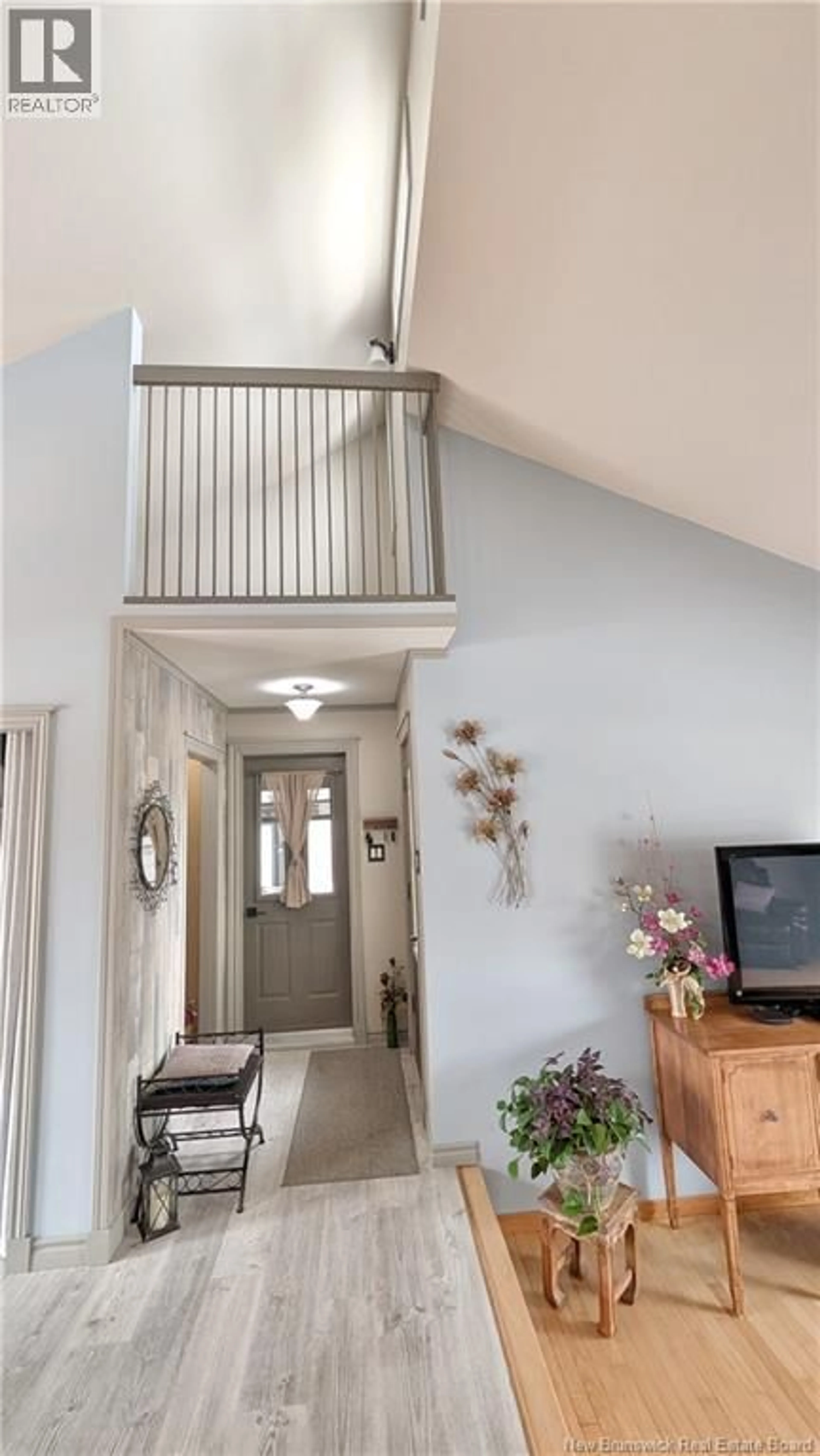 Indoor foyer for 27 RUE DU BICENTENAIRE, Caraquet New Brunswick E1W1A3