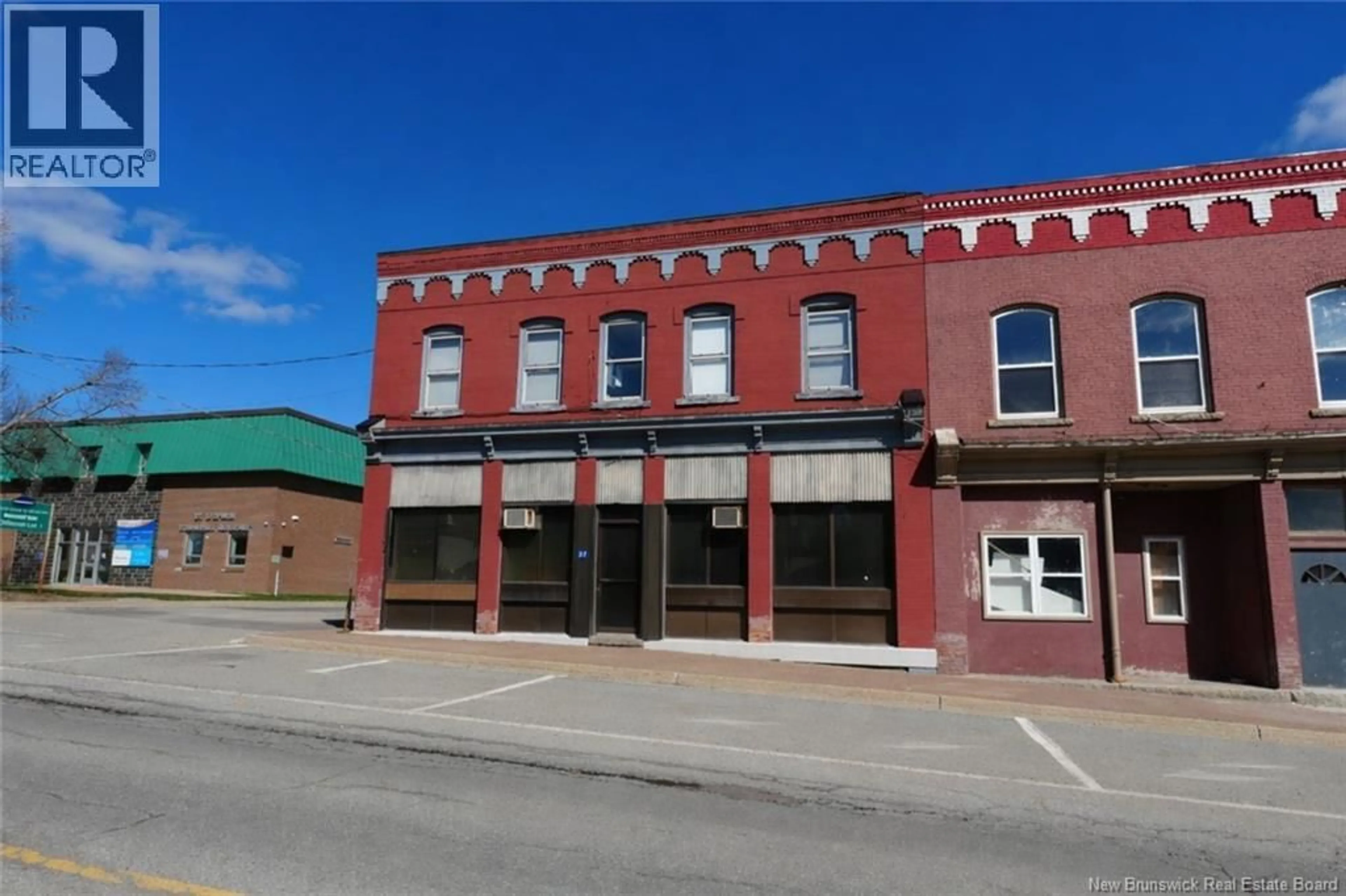 Patio, building for 27 KING STREET, St. Stephen New Brunswick E3L2C1