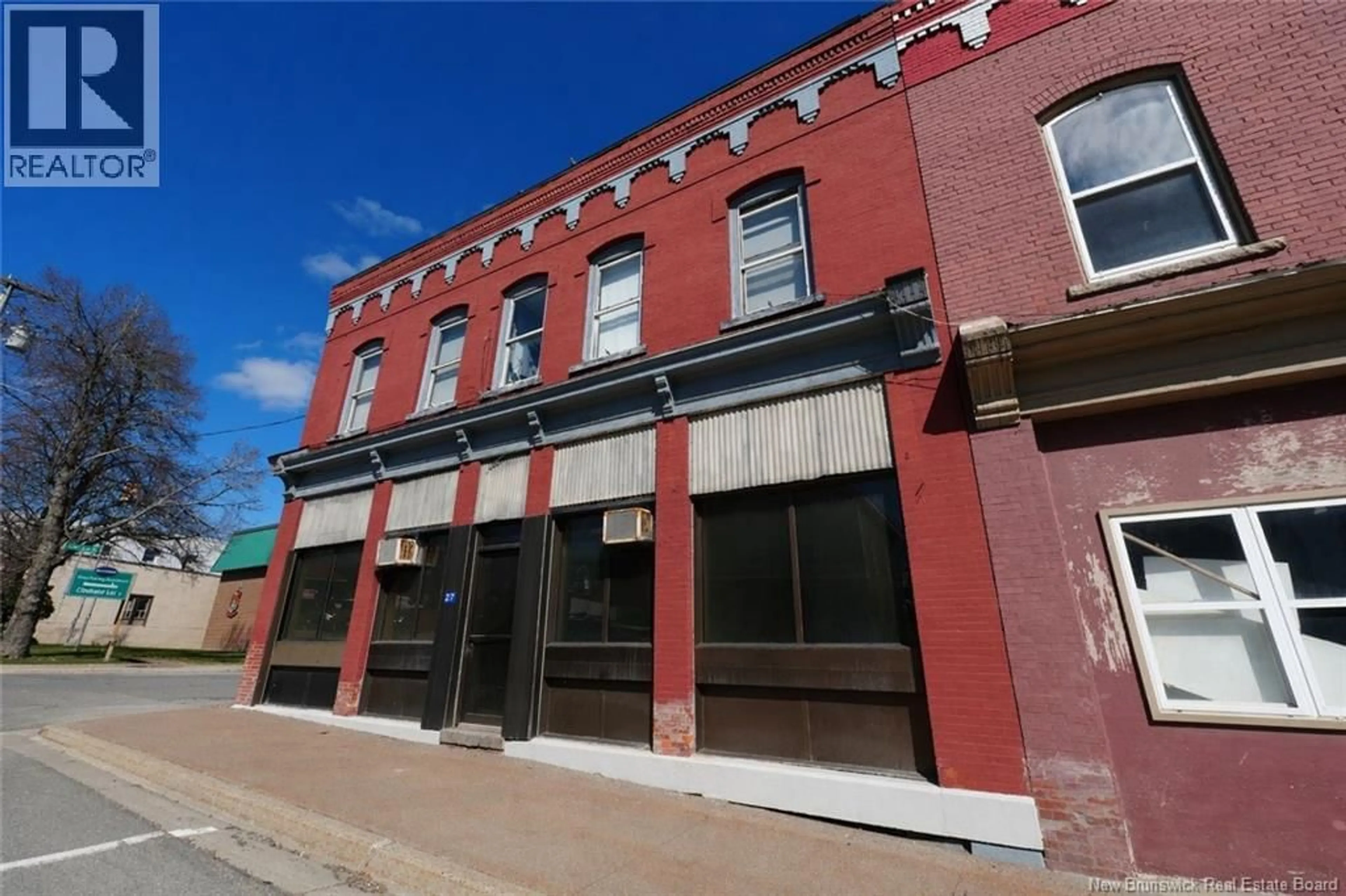 Patio, building for 27 KING STREET, St. Stephen New Brunswick E3L2C1