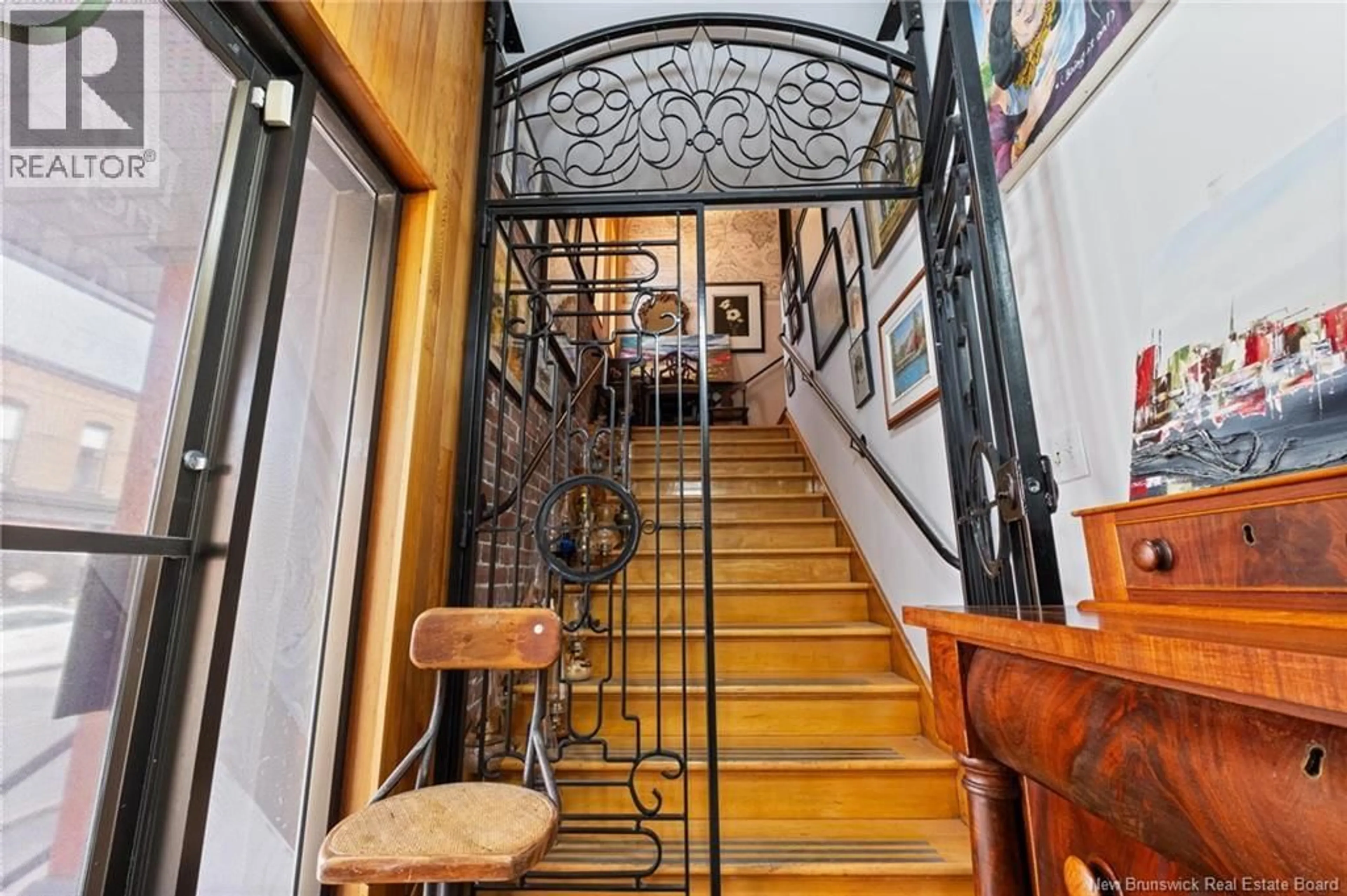 Indoor foyer for 158-162 CHARLOTTE STREET, Saint John New Brunswick E2L2J7