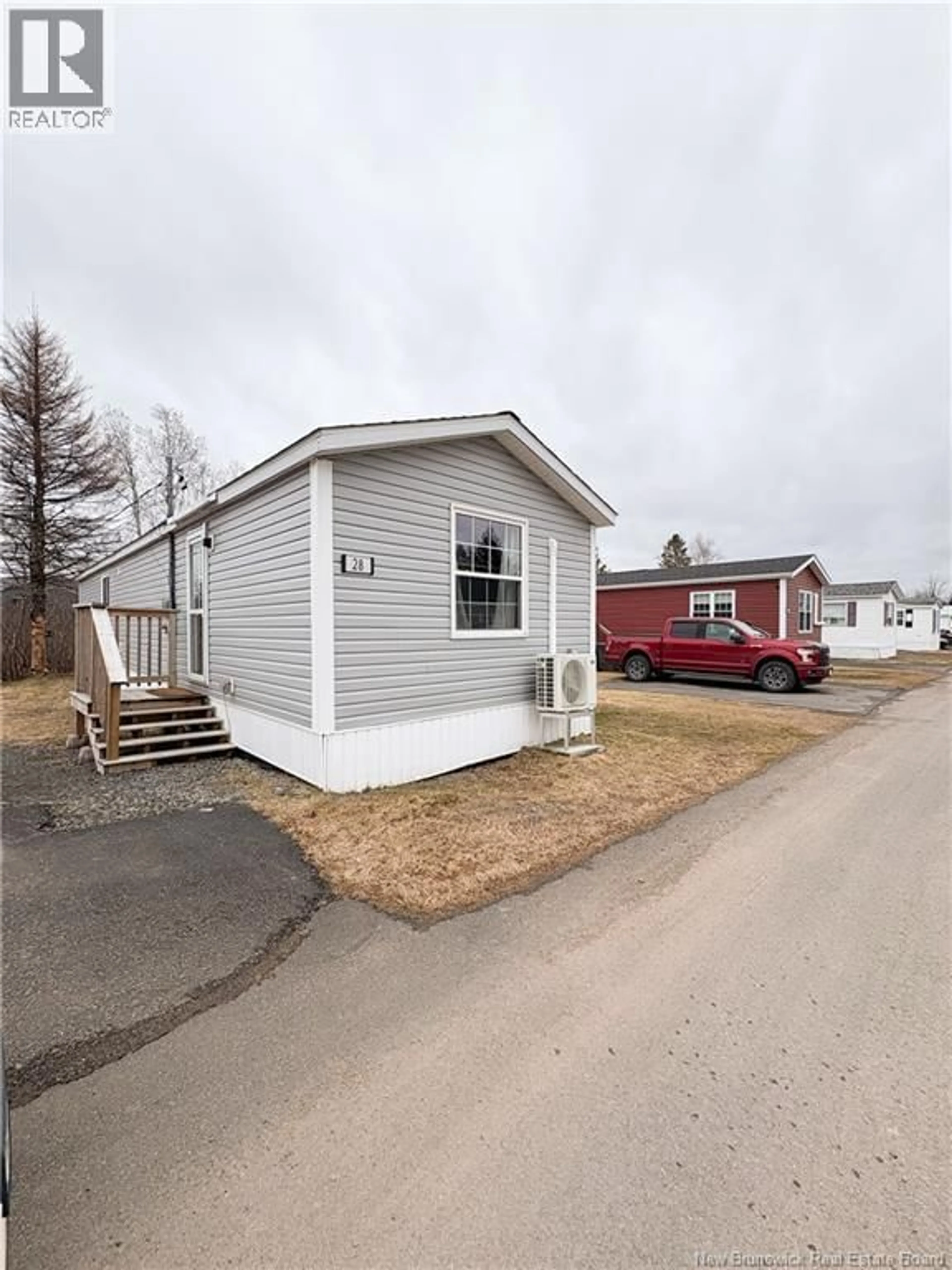 Home with vinyl exterior material, street for 28 DOUGLAS CRESCENT, New Maryland New Brunswick E3C1Y8