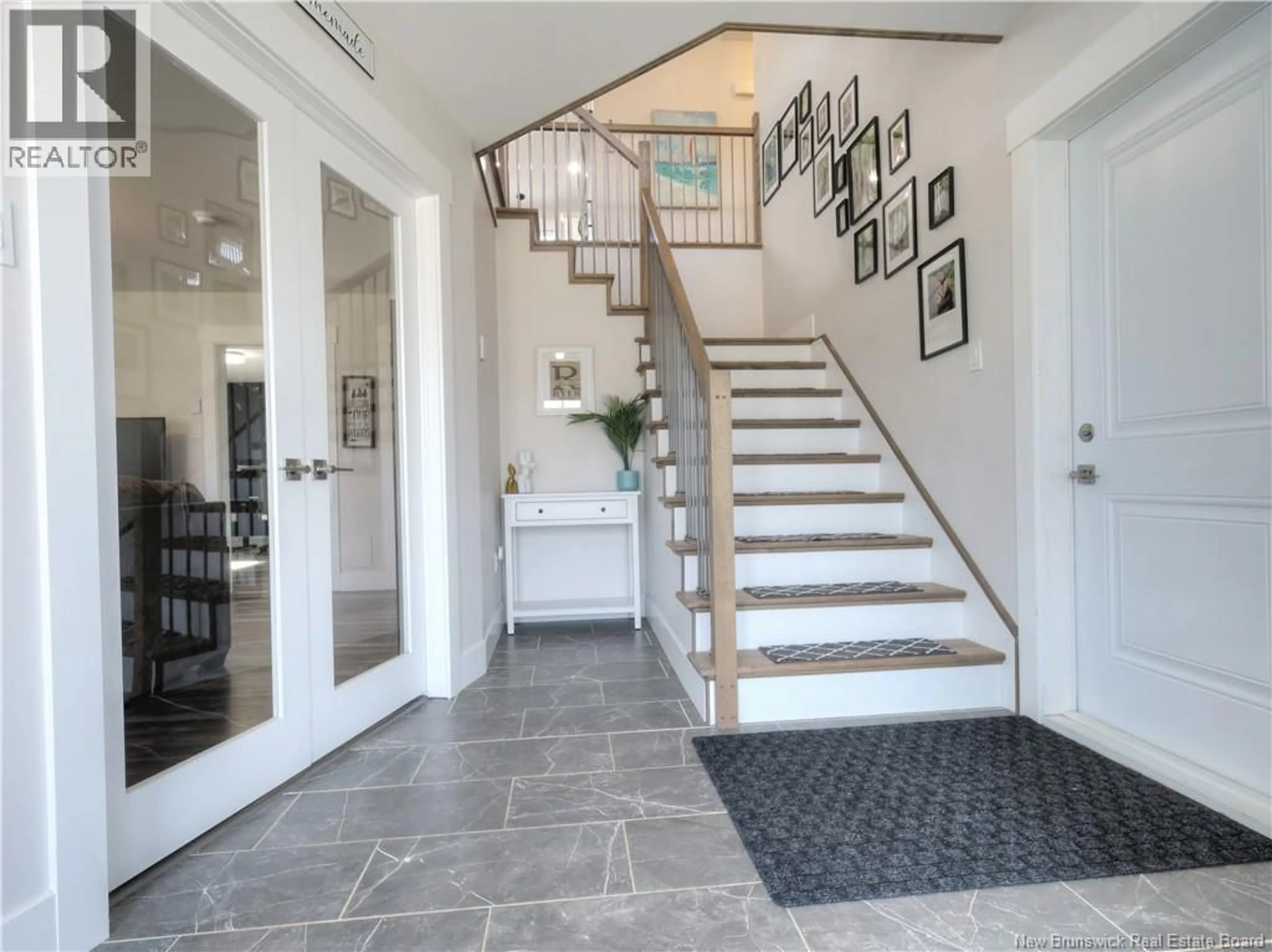 Indoor entryway for 28 DOHERTY DRIVE, Oromocto New Brunswick E2V0M1