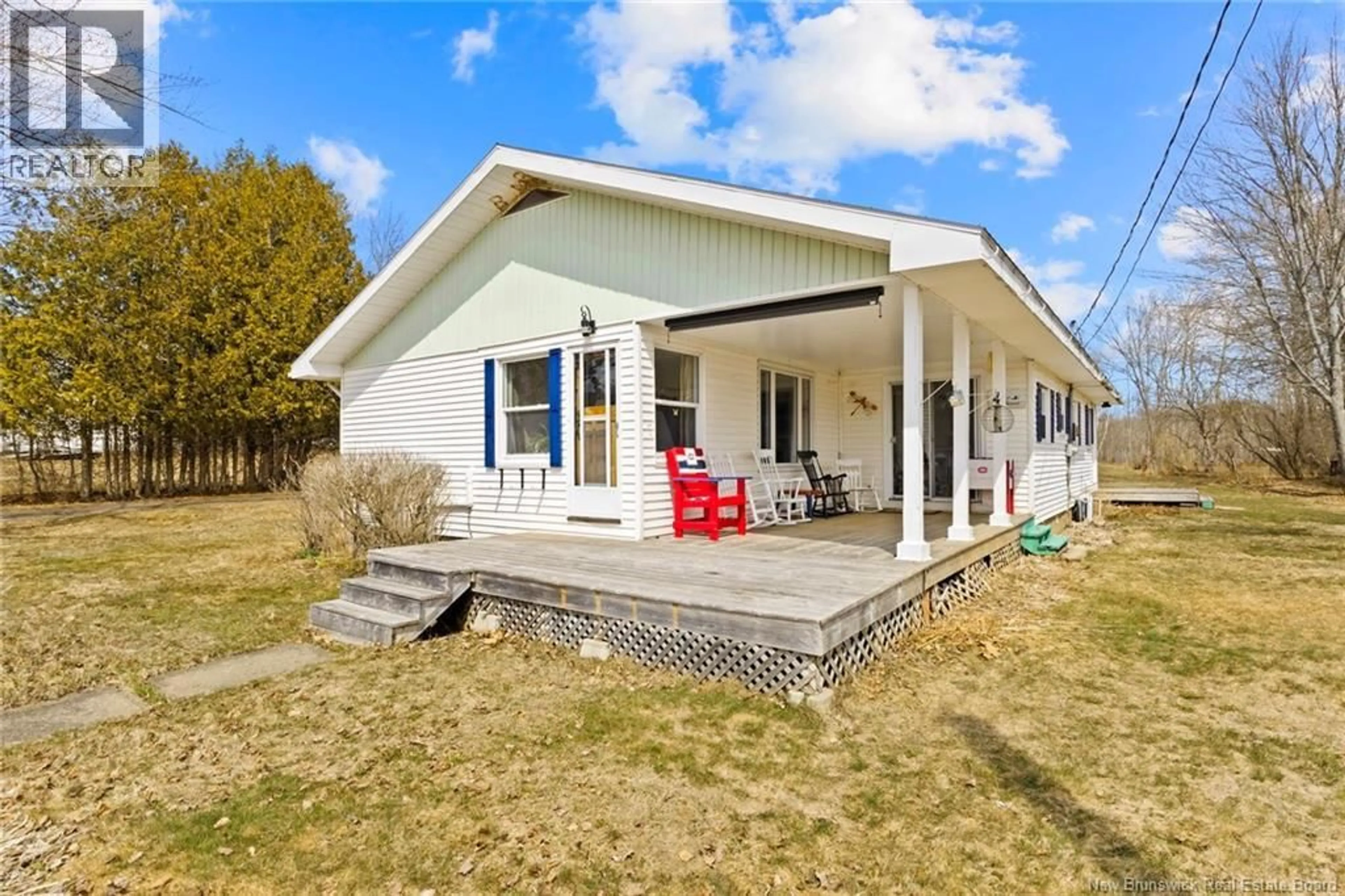 Home with vinyl exterior material, building for 11 WHARF ROAD, Newcastle Creek New Brunswick E4R2J8