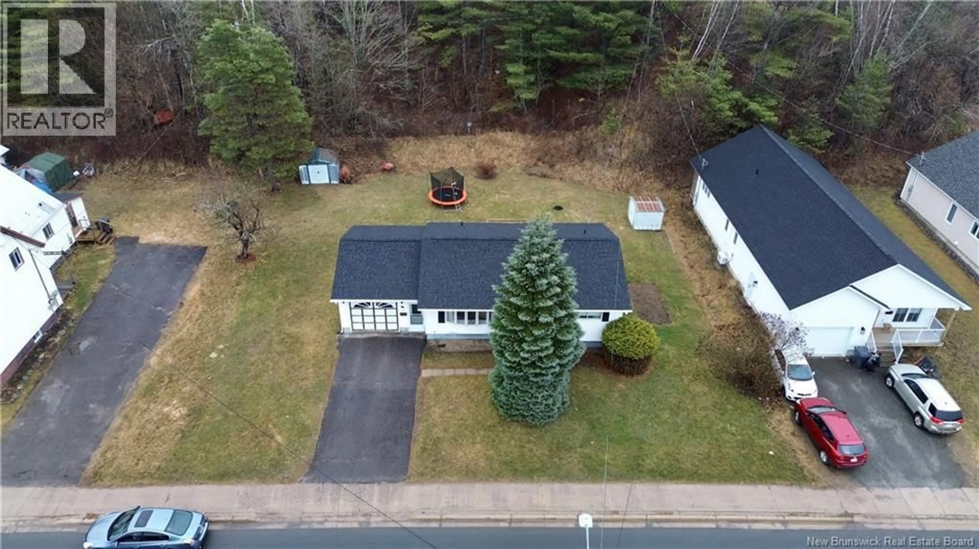 A pic from outside/outdoor area/front of a property/back of a property/a pic from drone, street for 42 RIVER STREET, Fredericton New Brunswick E3A4L7