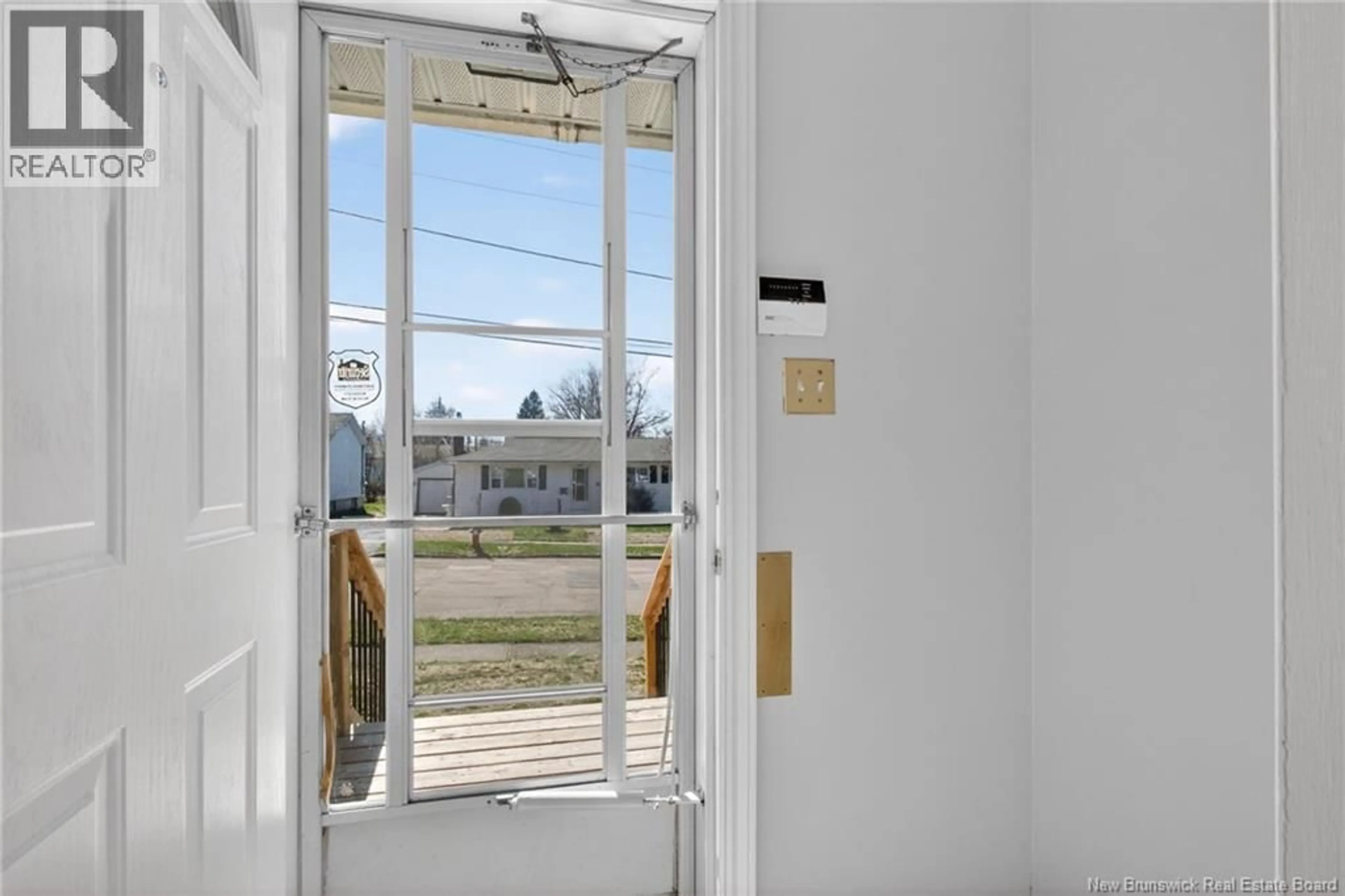 Indoor entryway for 21 DOWNSVIEW AVENUE, Moncton New Brunswick E1A4C4