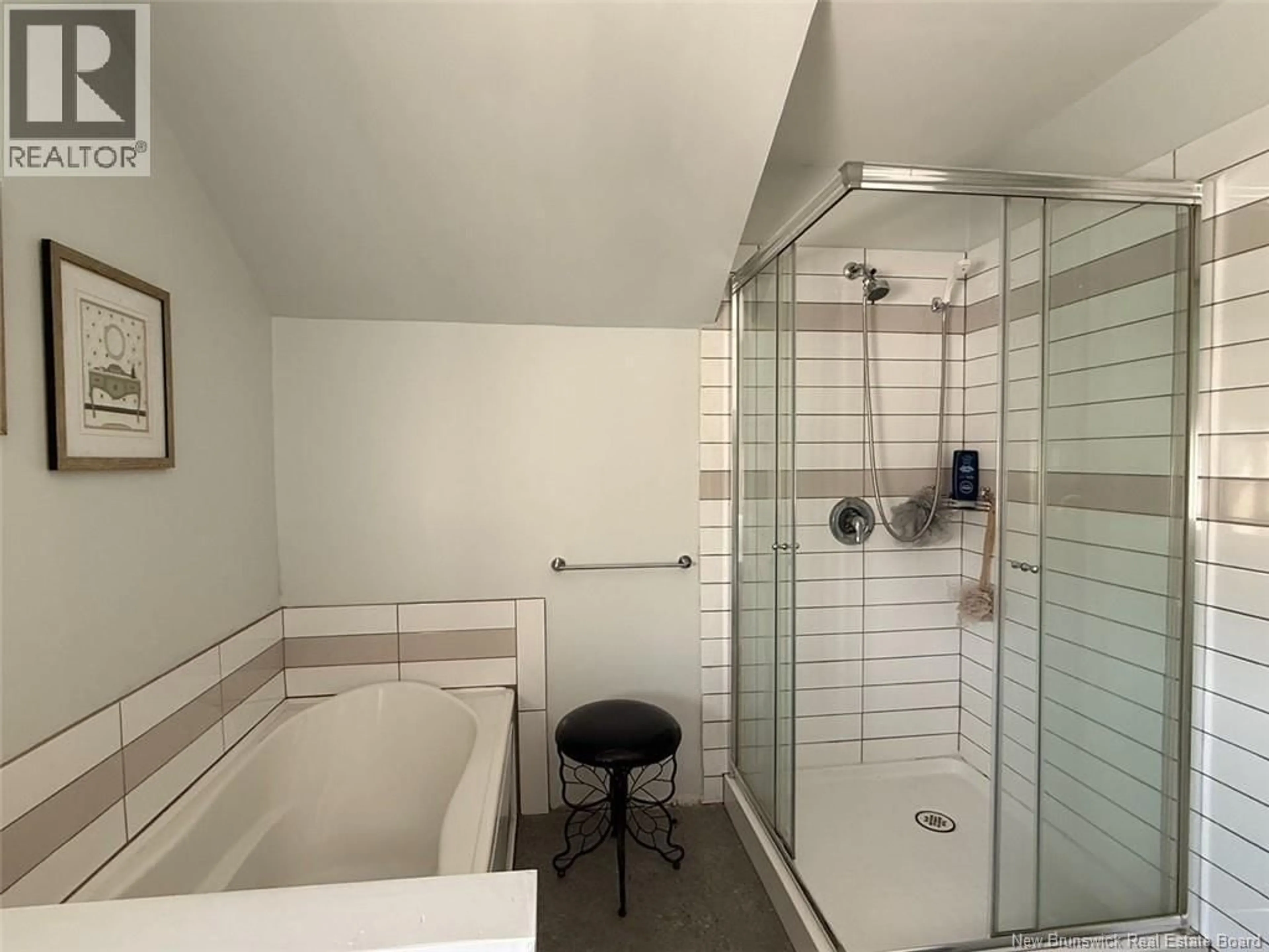 Contemporary bathroom, ceramic/tile floor for 34 GEORGE STREET, Campbellton New Brunswick E3N3A1