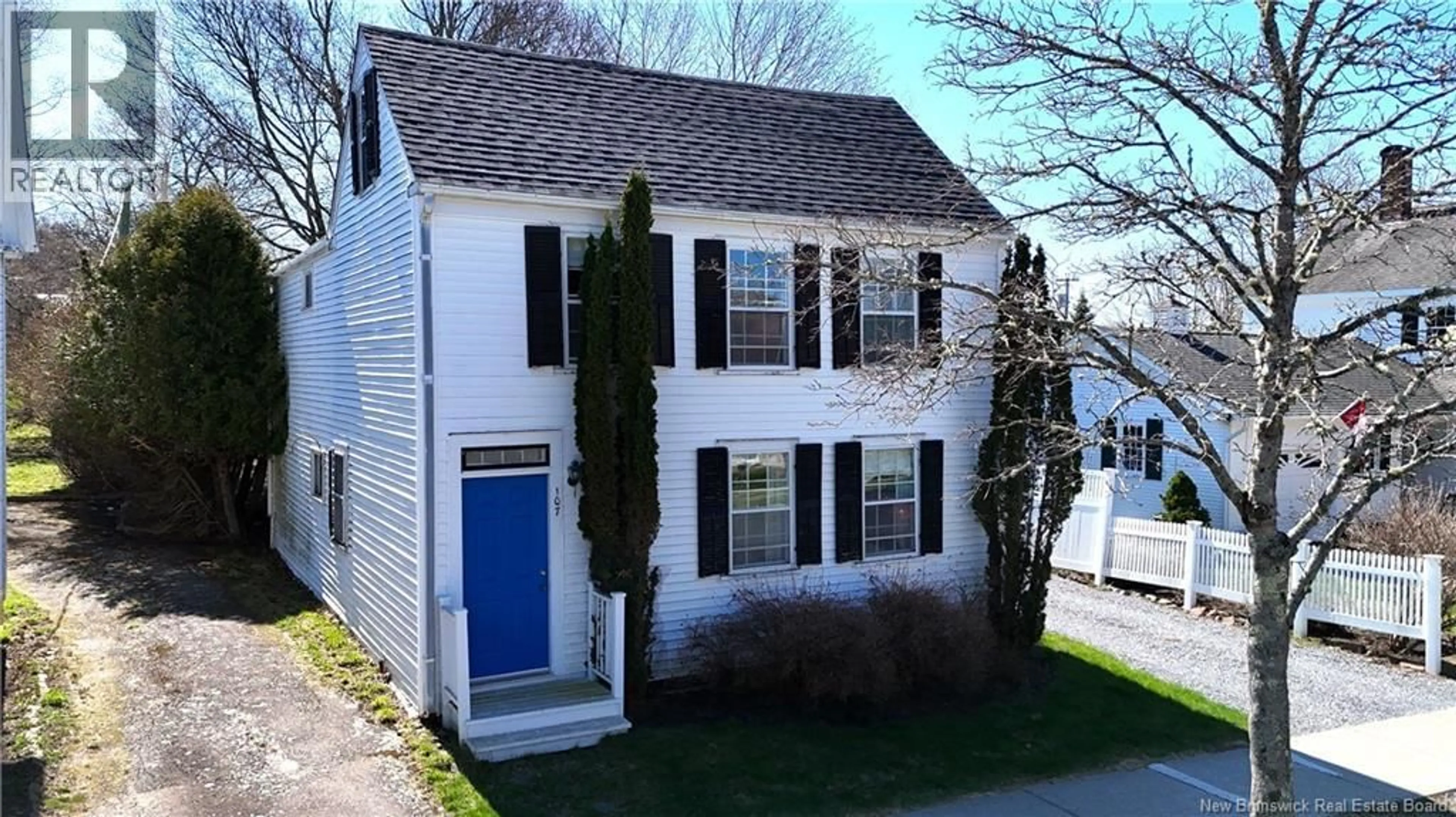 Home with vinyl exterior material, street for 107 KING STREET, Saint Andrews New Brunswick E5B1X8