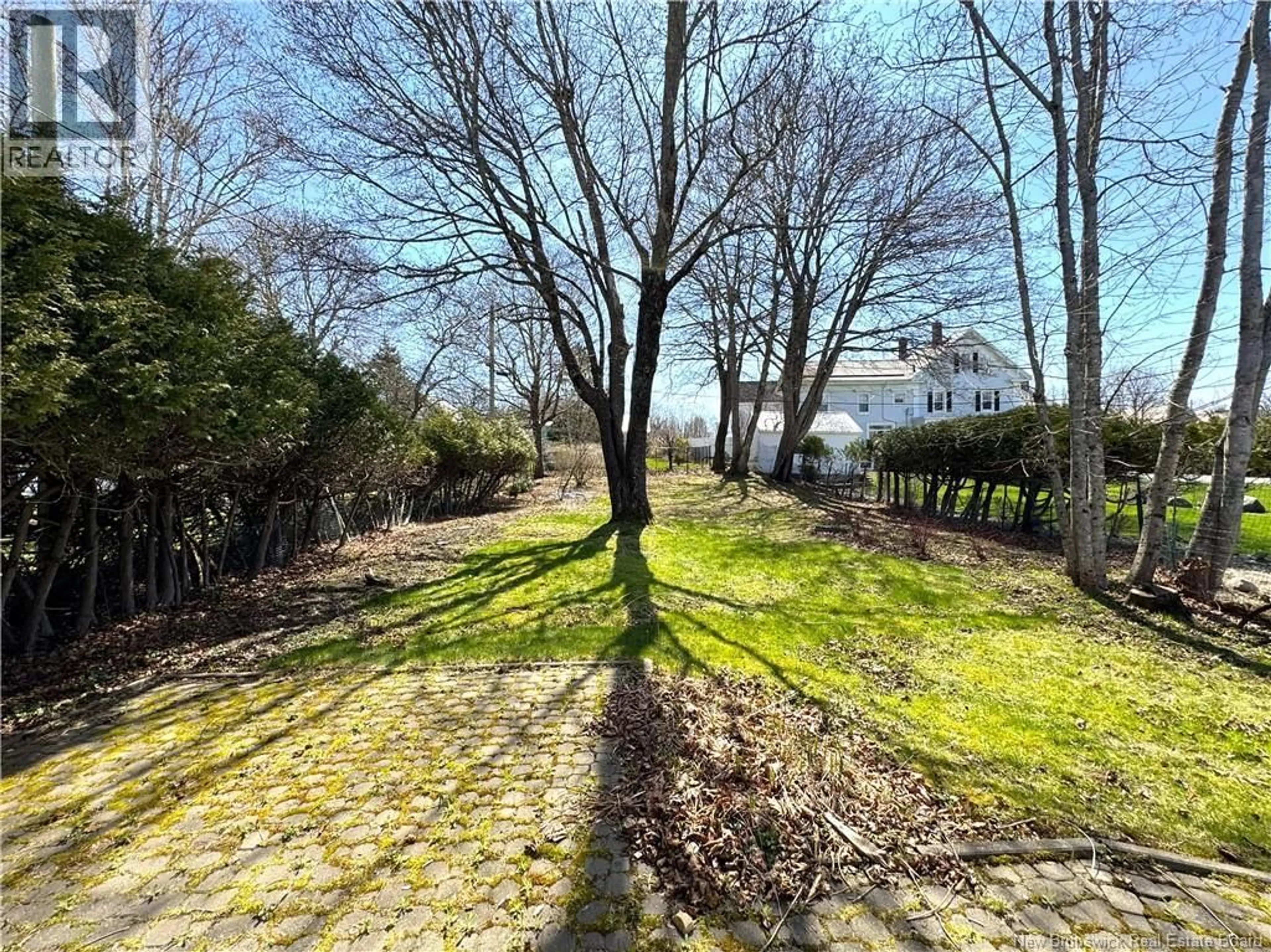 A pic from outside/outdoor area/front of a property/back of a property/a pic from drone, forest/trees view for 107 KING STREET, Saint Andrews New Brunswick E5B1X8
