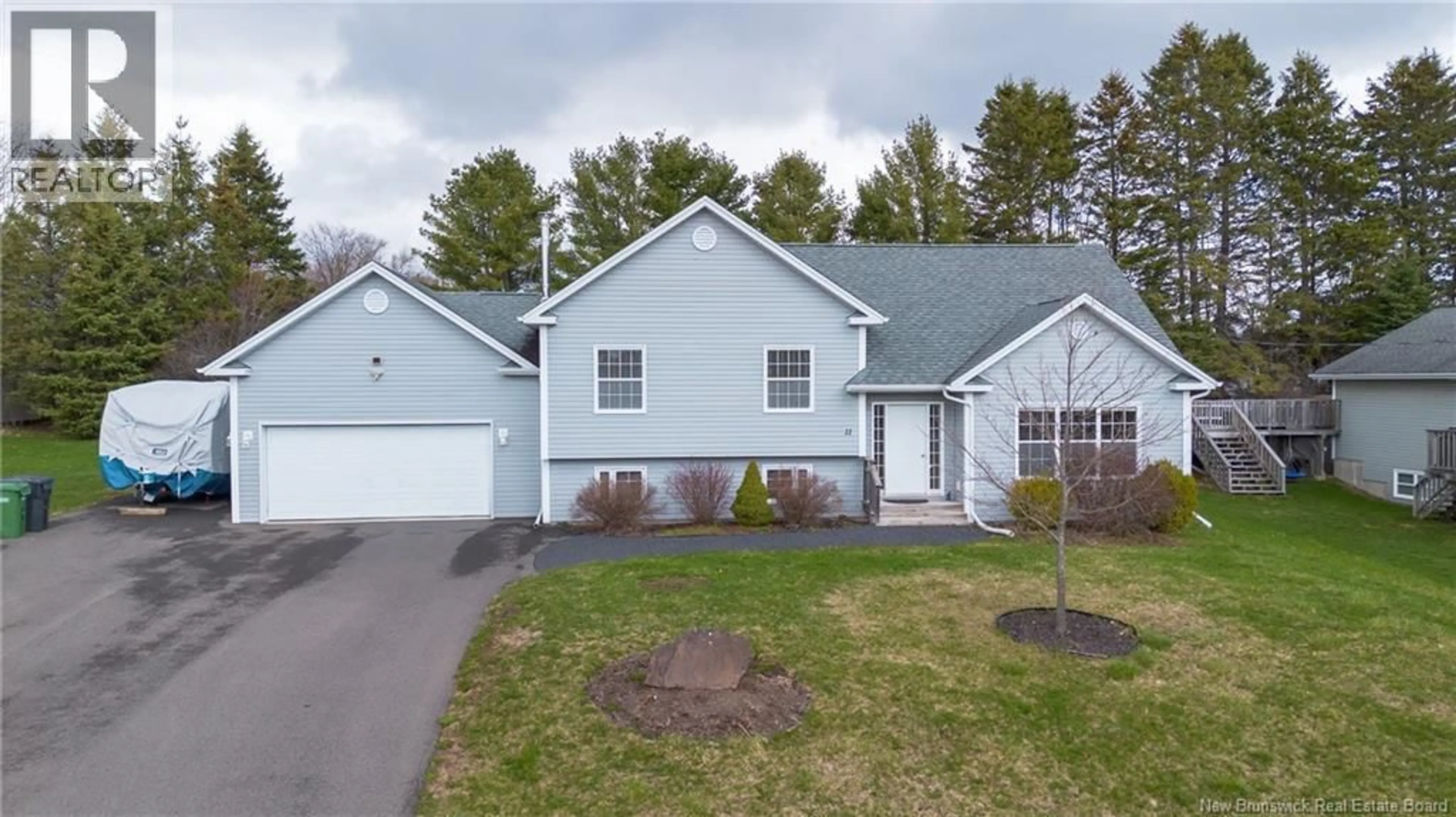 Home with vinyl exterior material, street for 11 HOMESTEAD DRIVE, Hampton New Brunswick E2N5M3