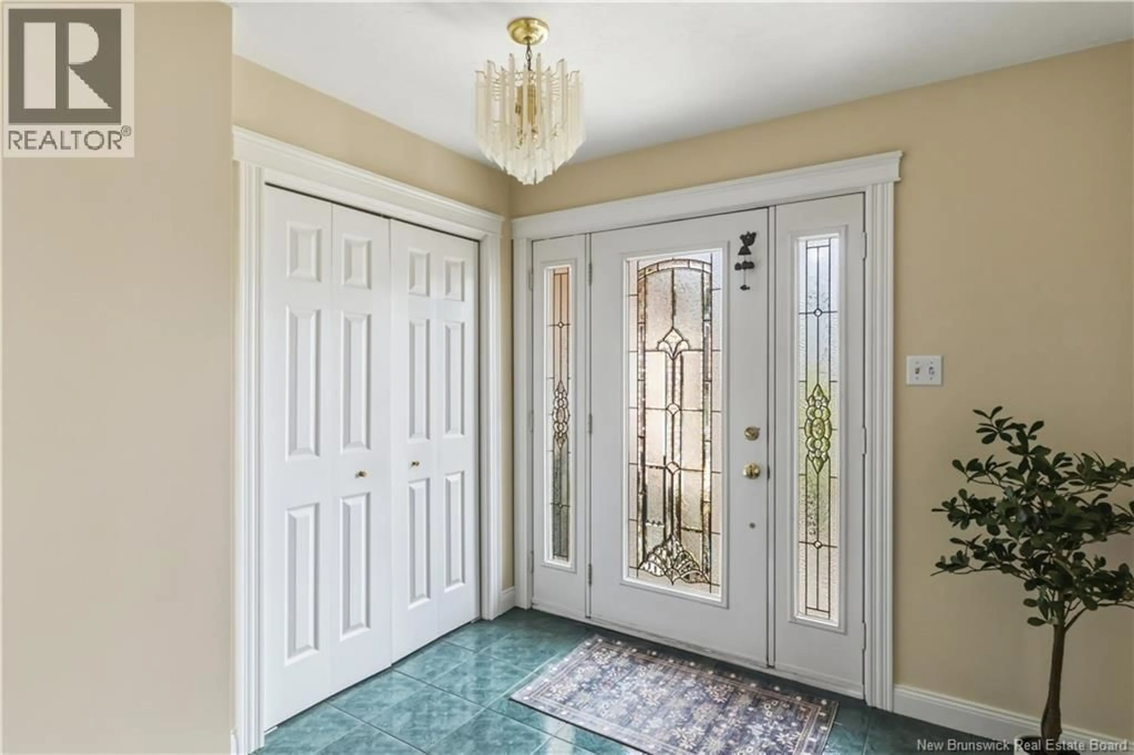 Indoor entryway for 305 DOUGLAS AVENUE, Fredericton New Brunswick E3A5T1