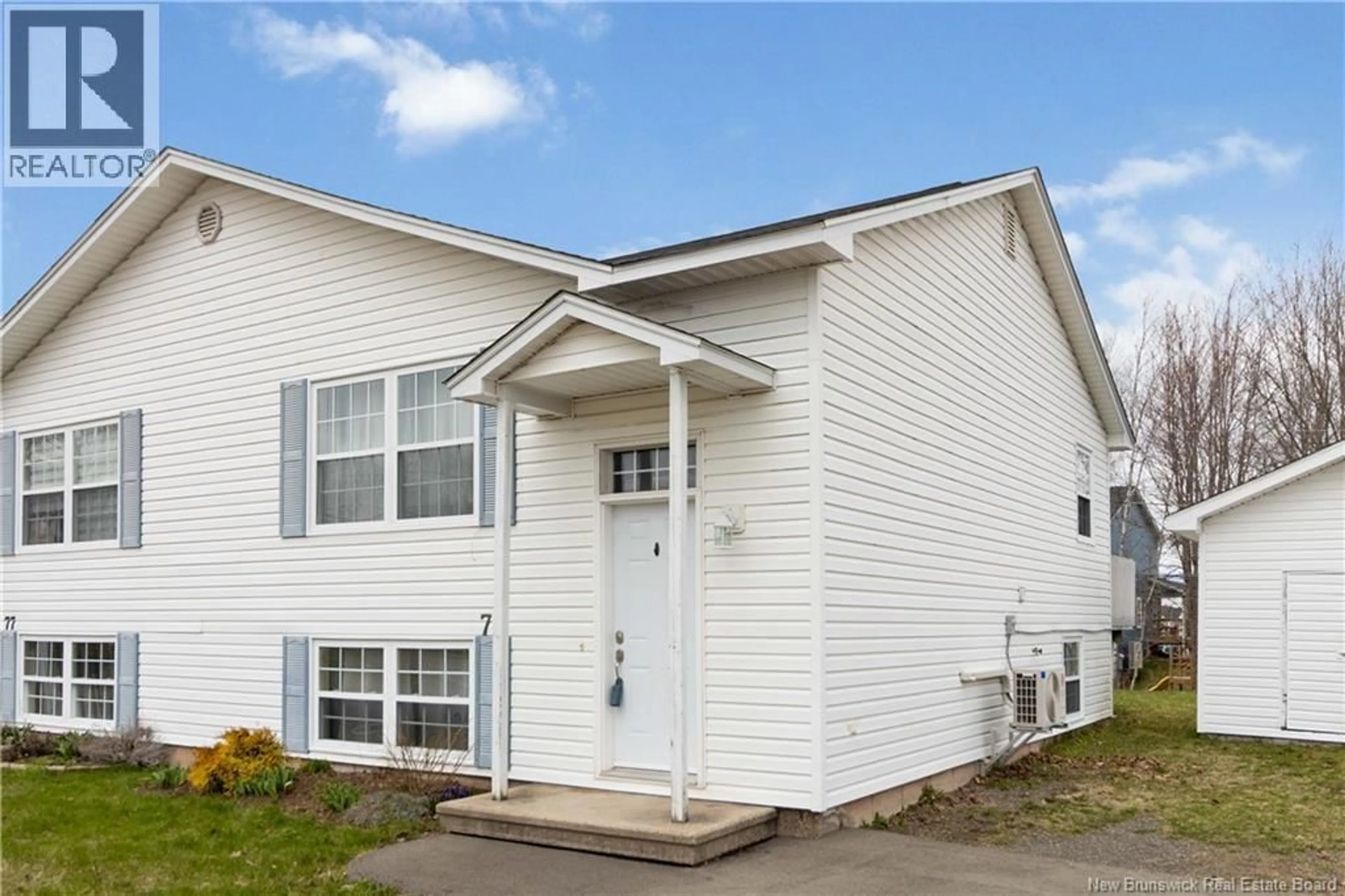 Home with vinyl exterior material, building for 75 ALGONQUIN CRESCENT, Moncton New Brunswick E1G2C8