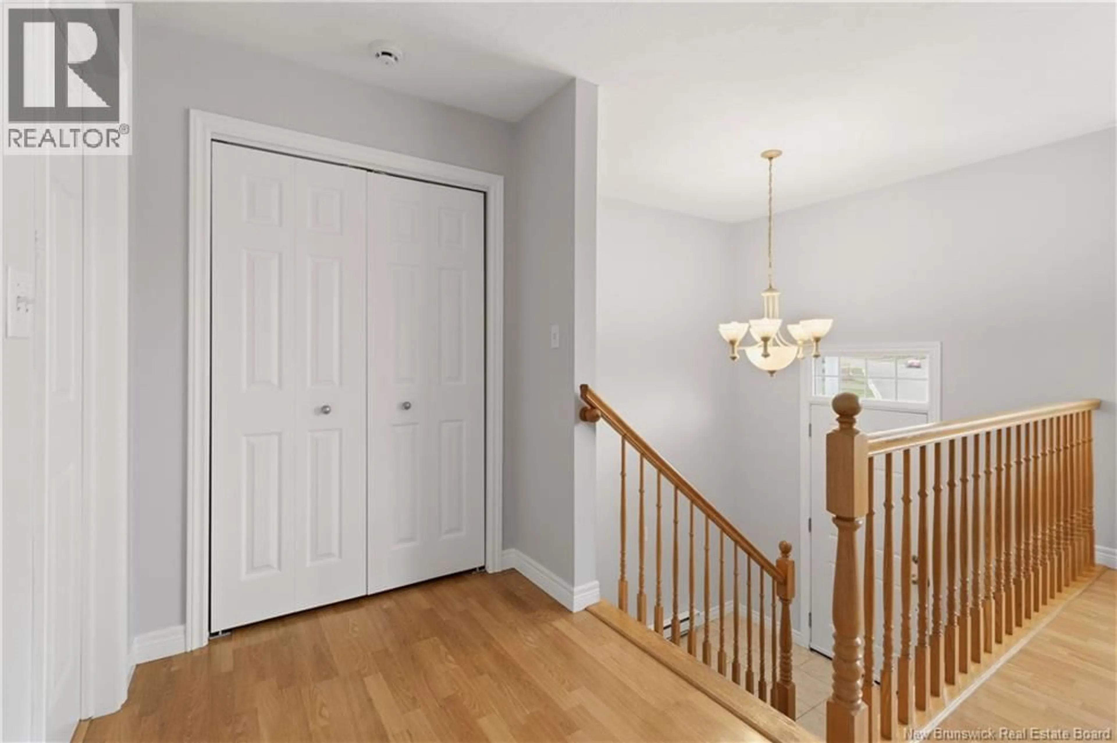 Indoor entryway for 75 ALGONQUIN CRESCENT, Moncton New Brunswick E1G2C8