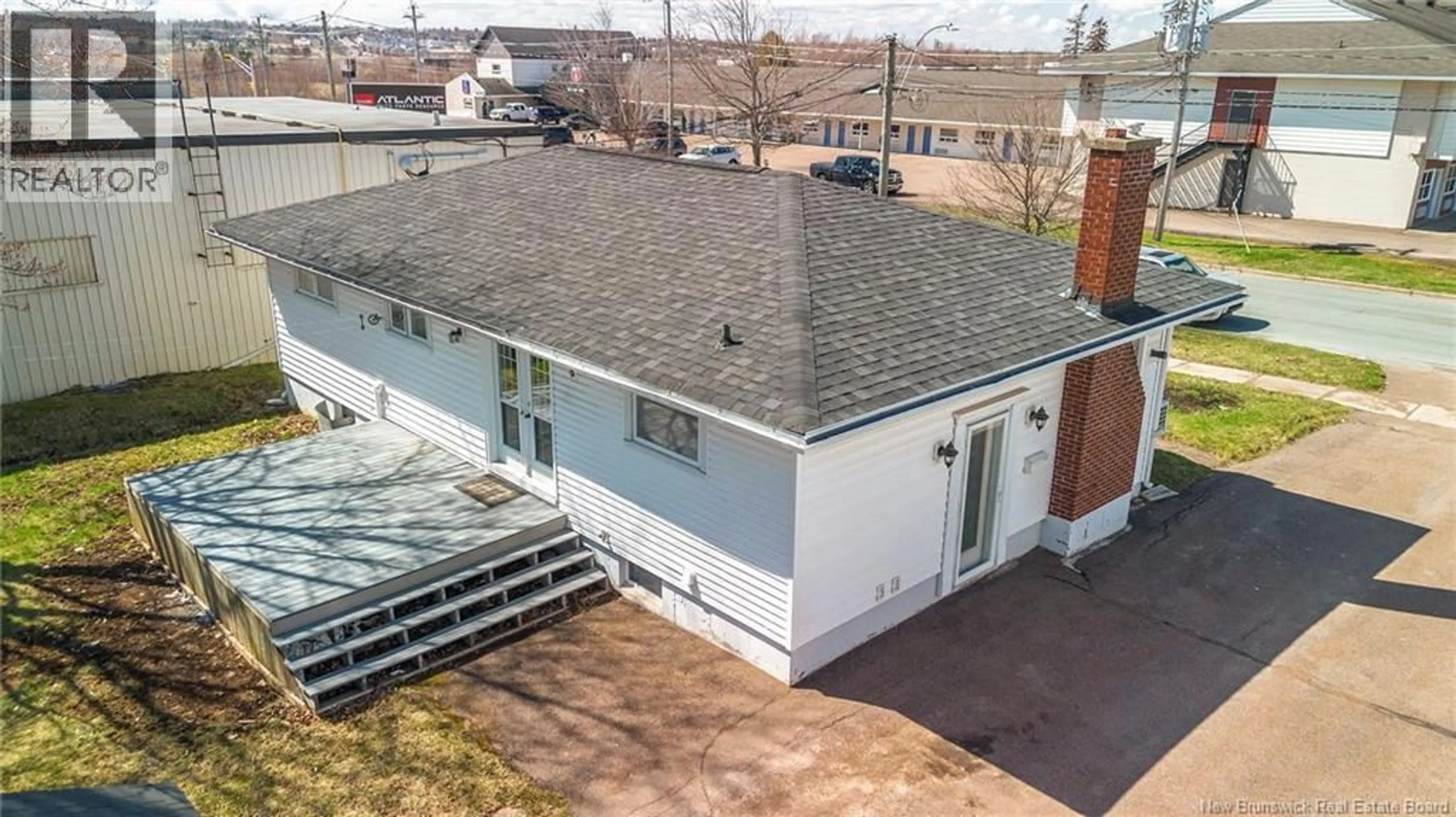 A pic from outside/outdoor area/front of a property/back of a property/a pic from drone, building for 21 MOUNT ROYAL BOULEVARD, Moncton New Brunswick E1E2T9