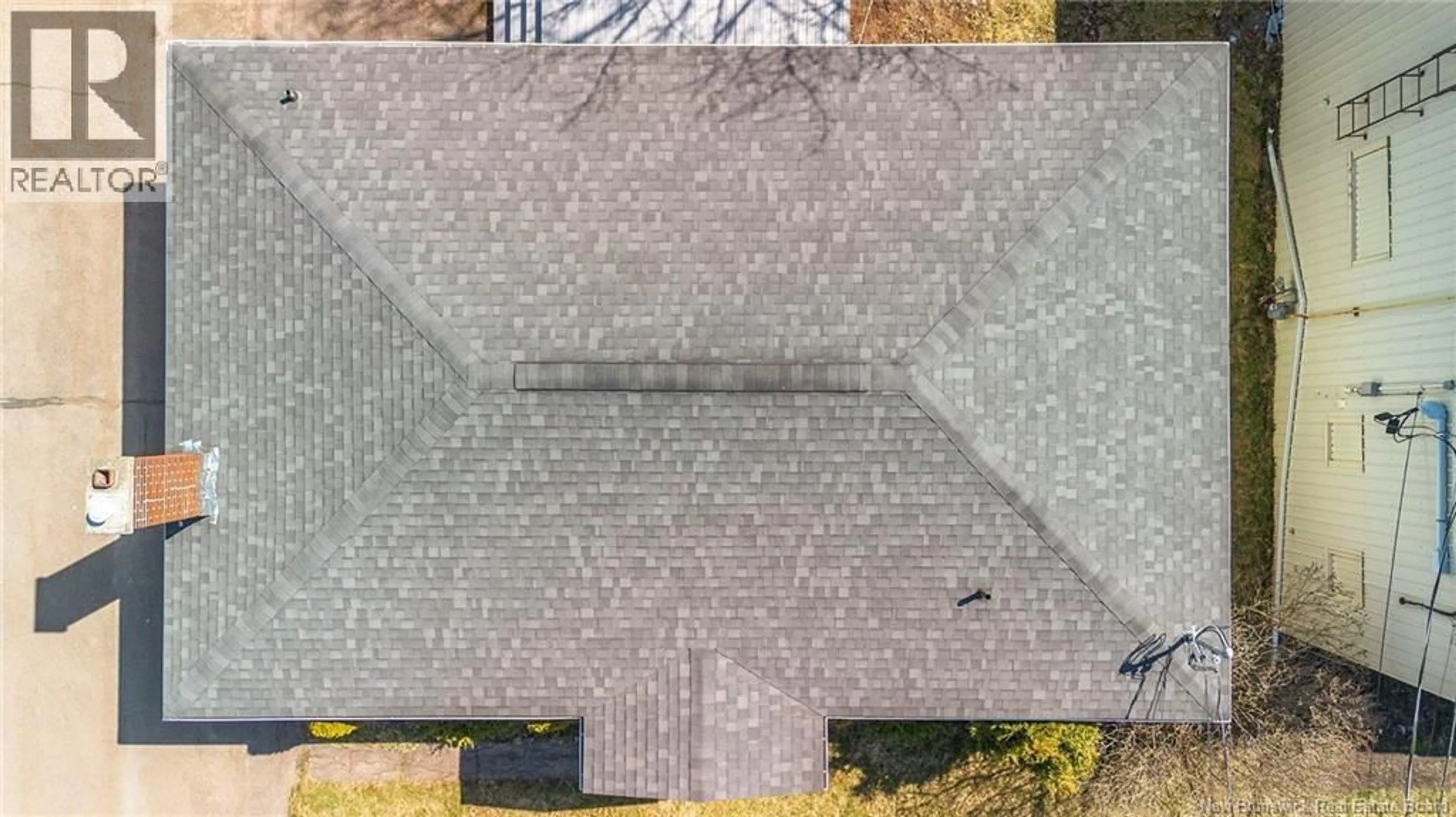 A pic from outside/outdoor area/front of a property/back of a property/a pic from drone, building for 21 MOUNT ROYAL BOULEVARD, Moncton New Brunswick E1E2T9