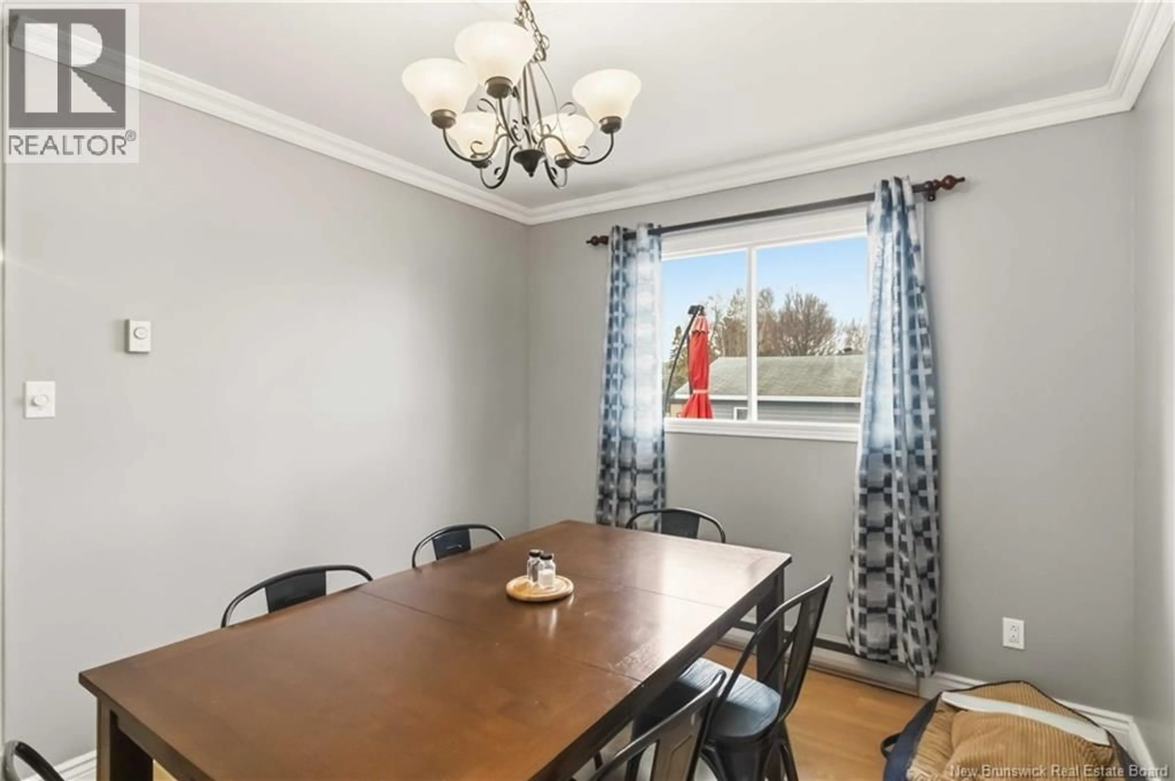 Dining room, wood/laminate floor for 14 FINNAMORE STREET, Oromocto New Brunswick E2V2J7